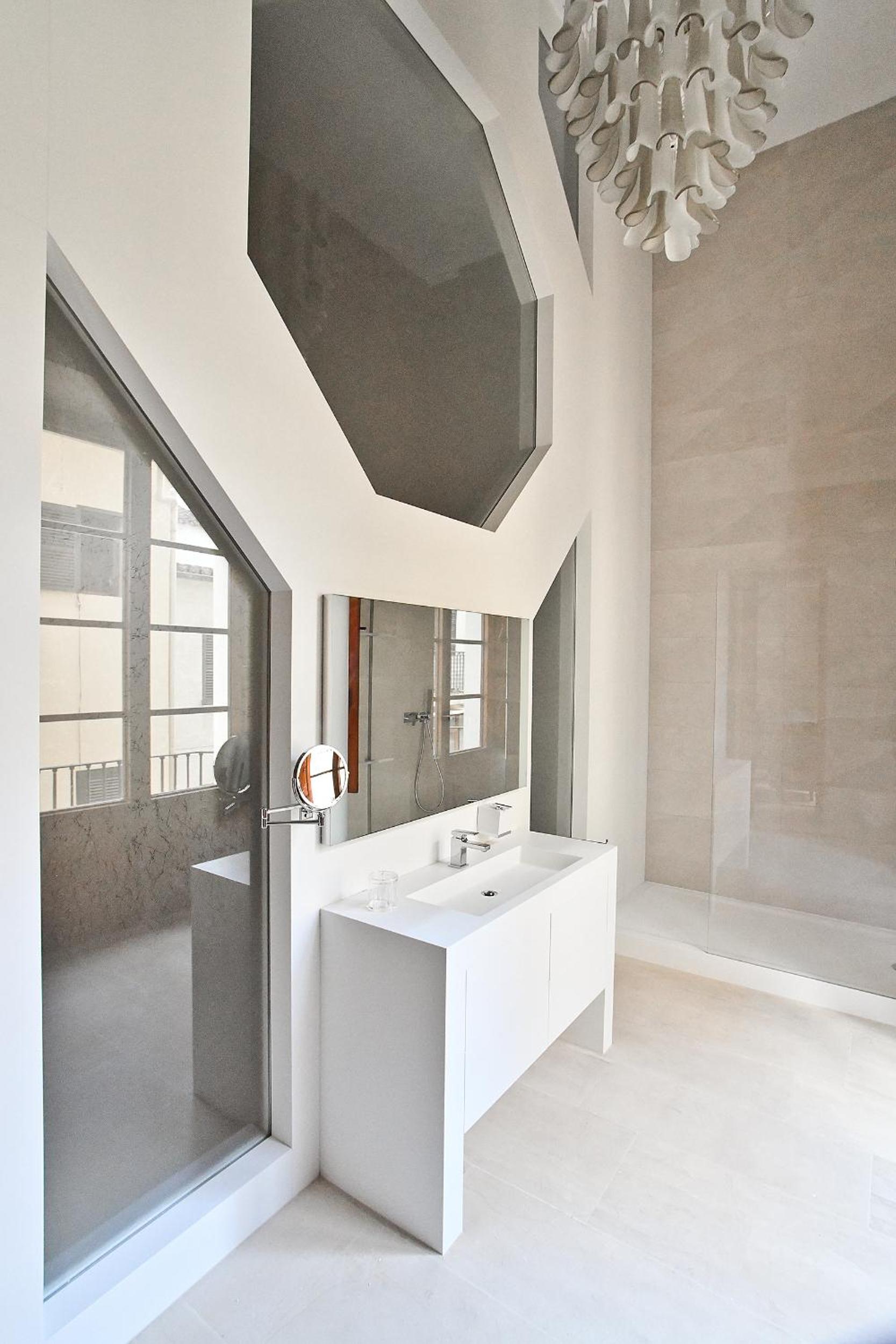 Superior Suite - Photo 8