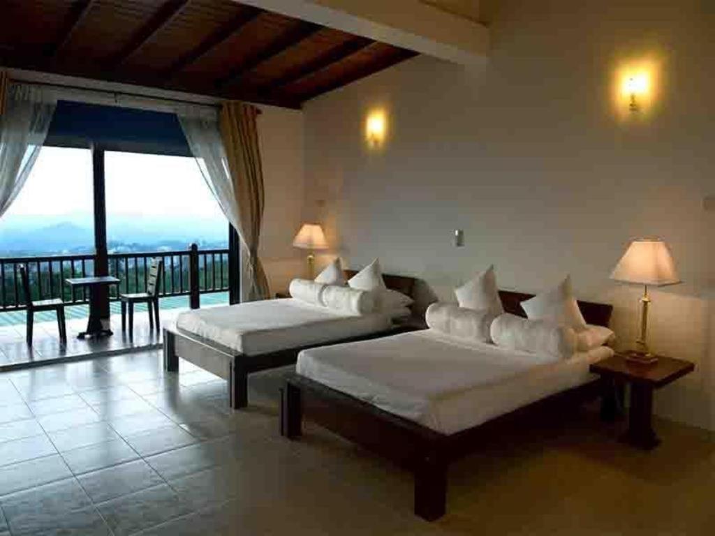 Family Room with Mountain View photo 1