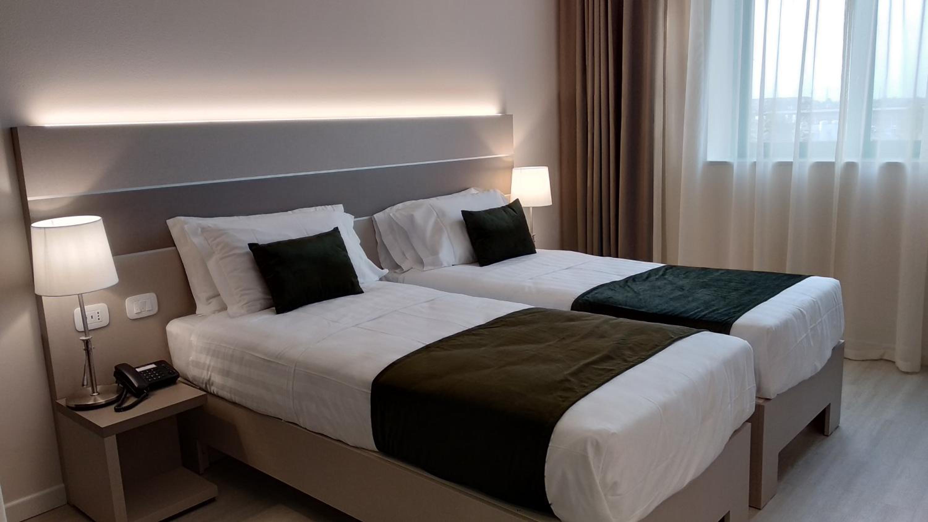 Superior Twin Room - Photo 10