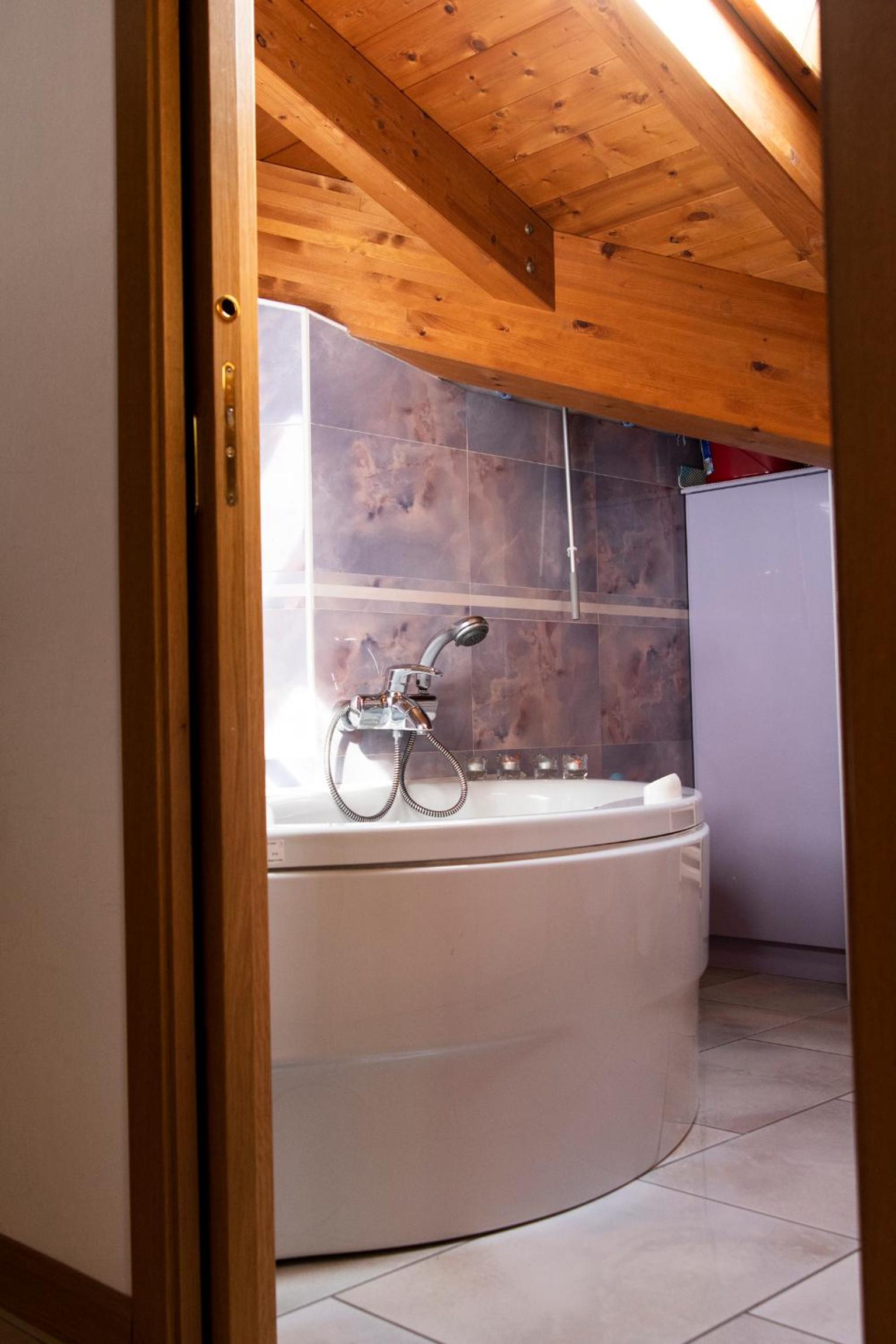 One-Bedroom House photo 3