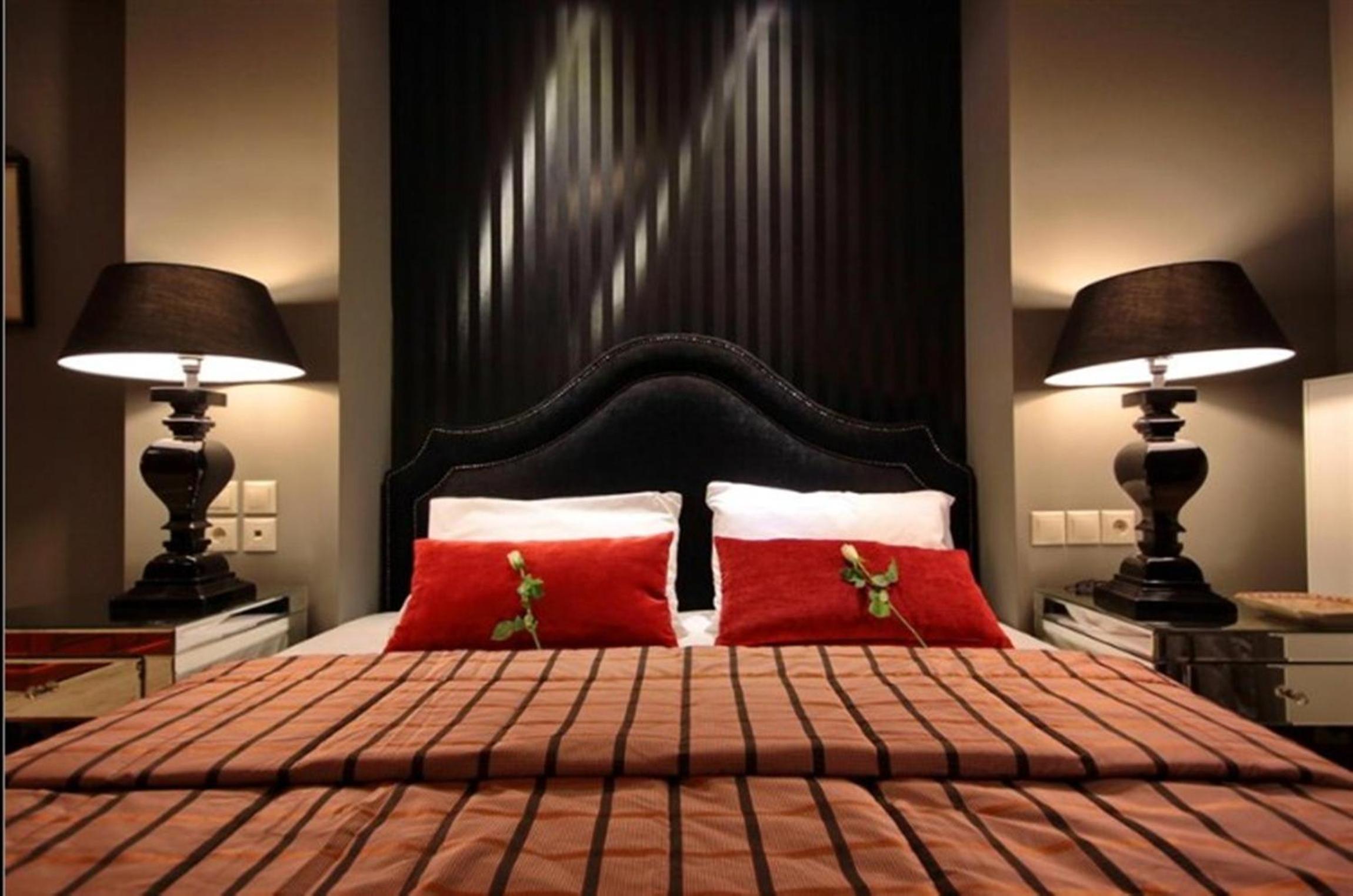 Suite with Fireplace - Photo 2