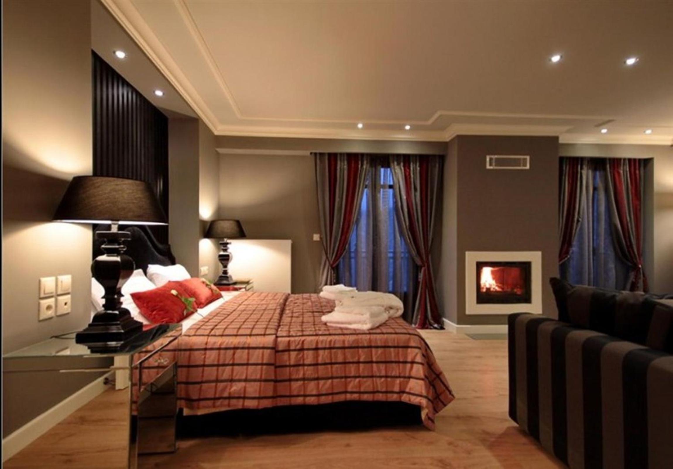 Suite with Fireplace - Photo 1
