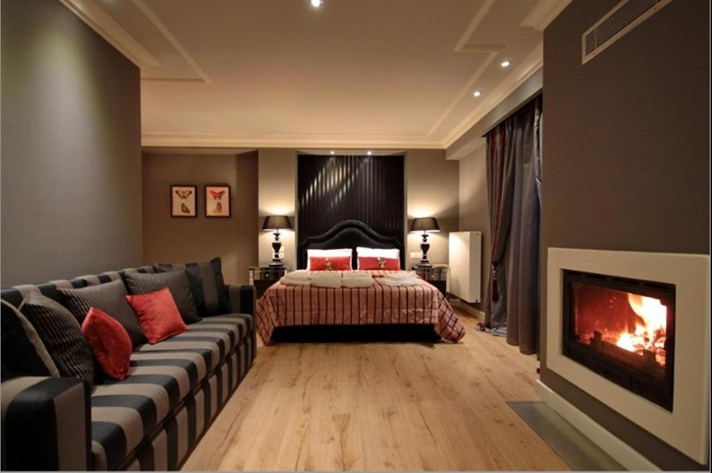 Suite with Fireplace - Photo 4