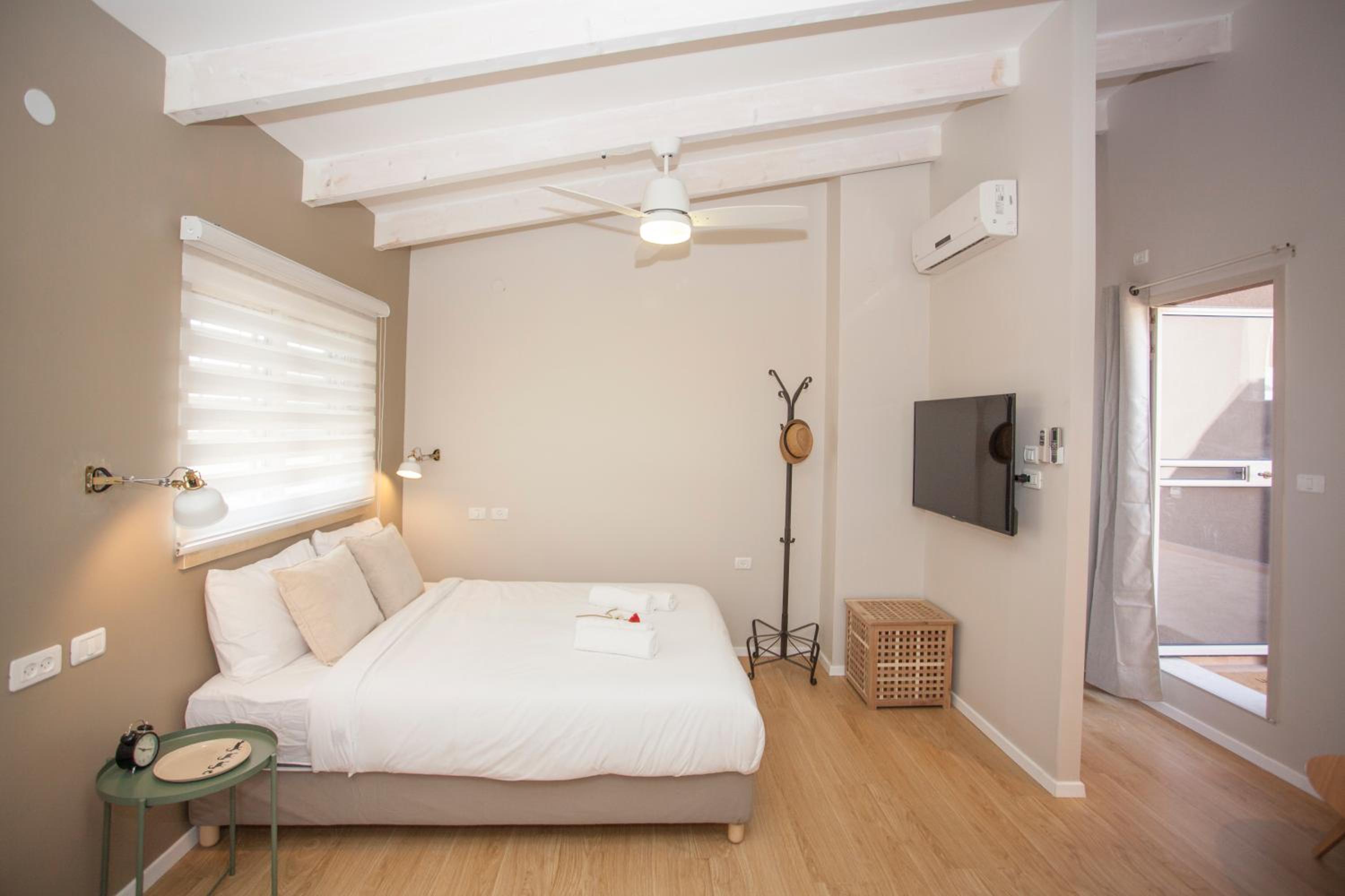 Suite with Balcony - Photo 22