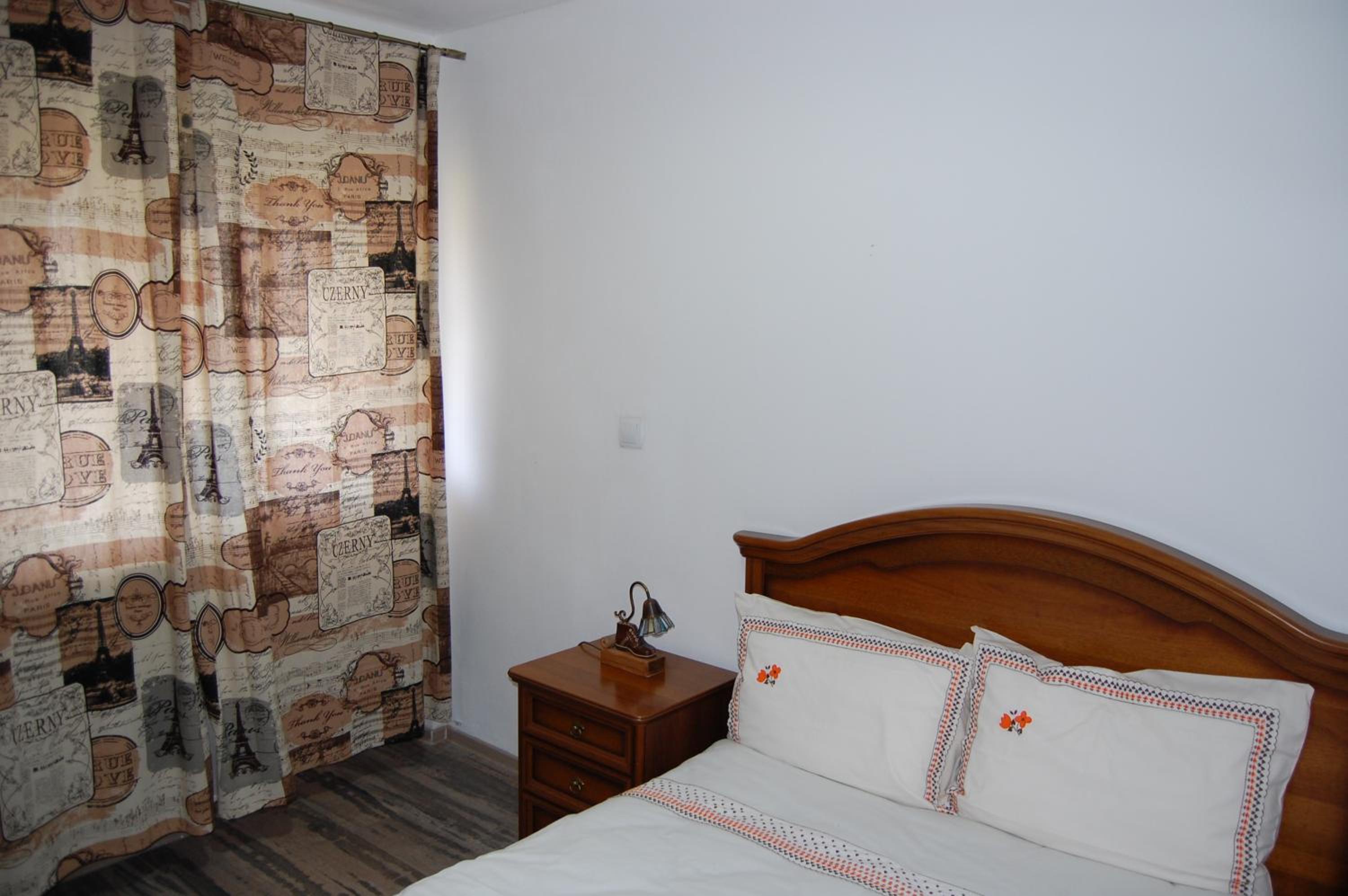 Double Room with Private Bathroom - Photo 2