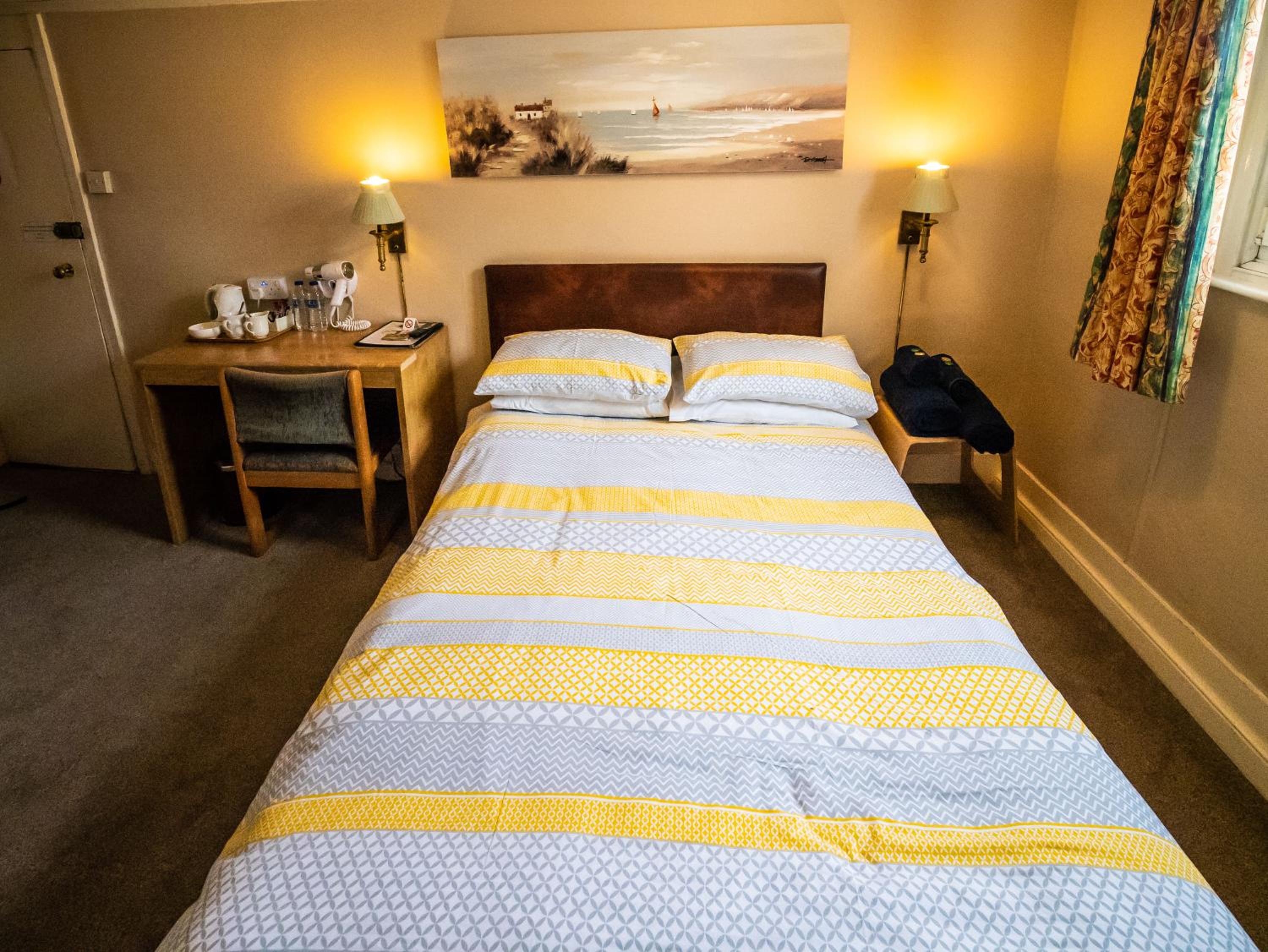 Budget Double Room - Photo 4