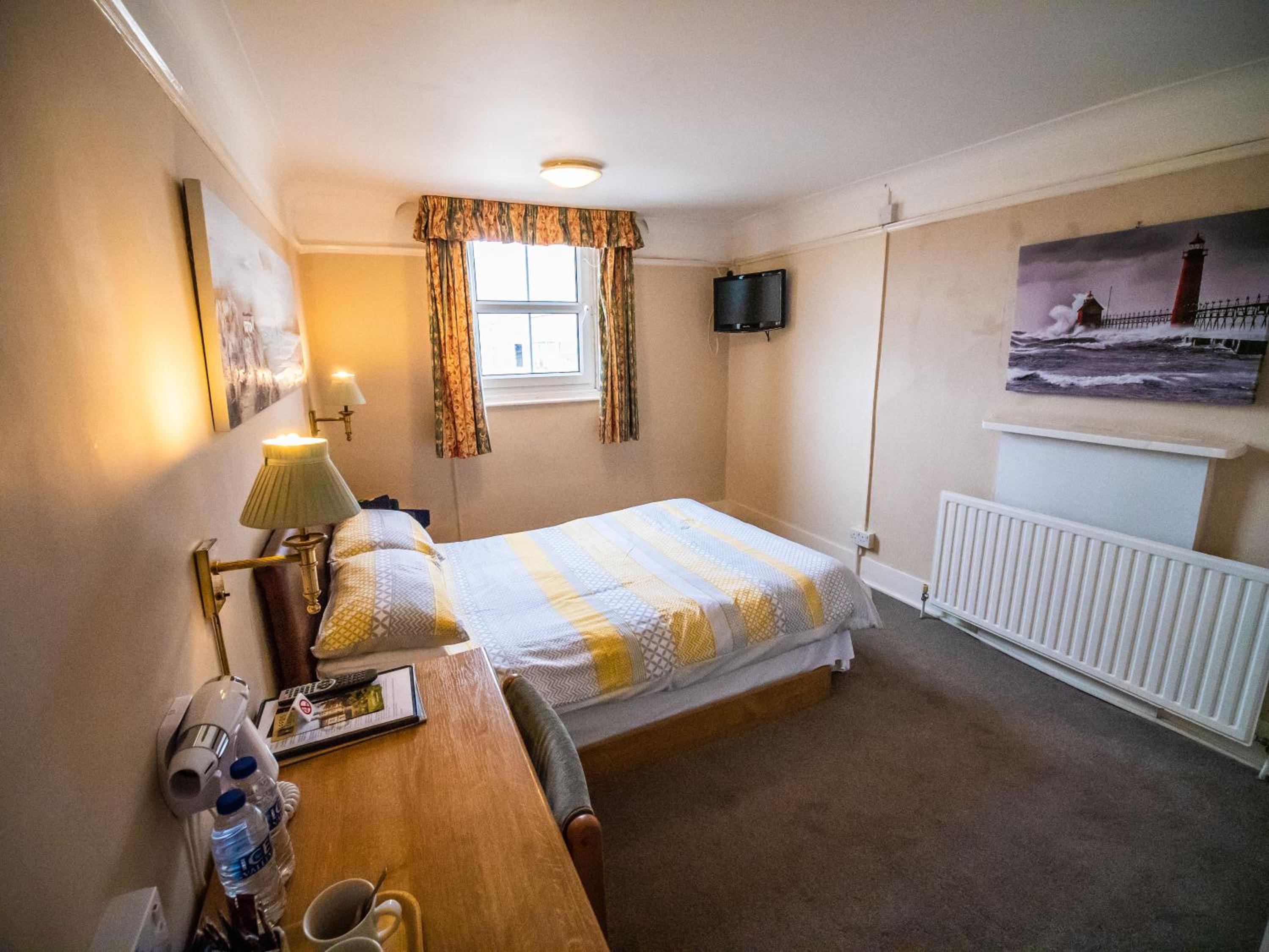 Budget Double Room - Photo 3
