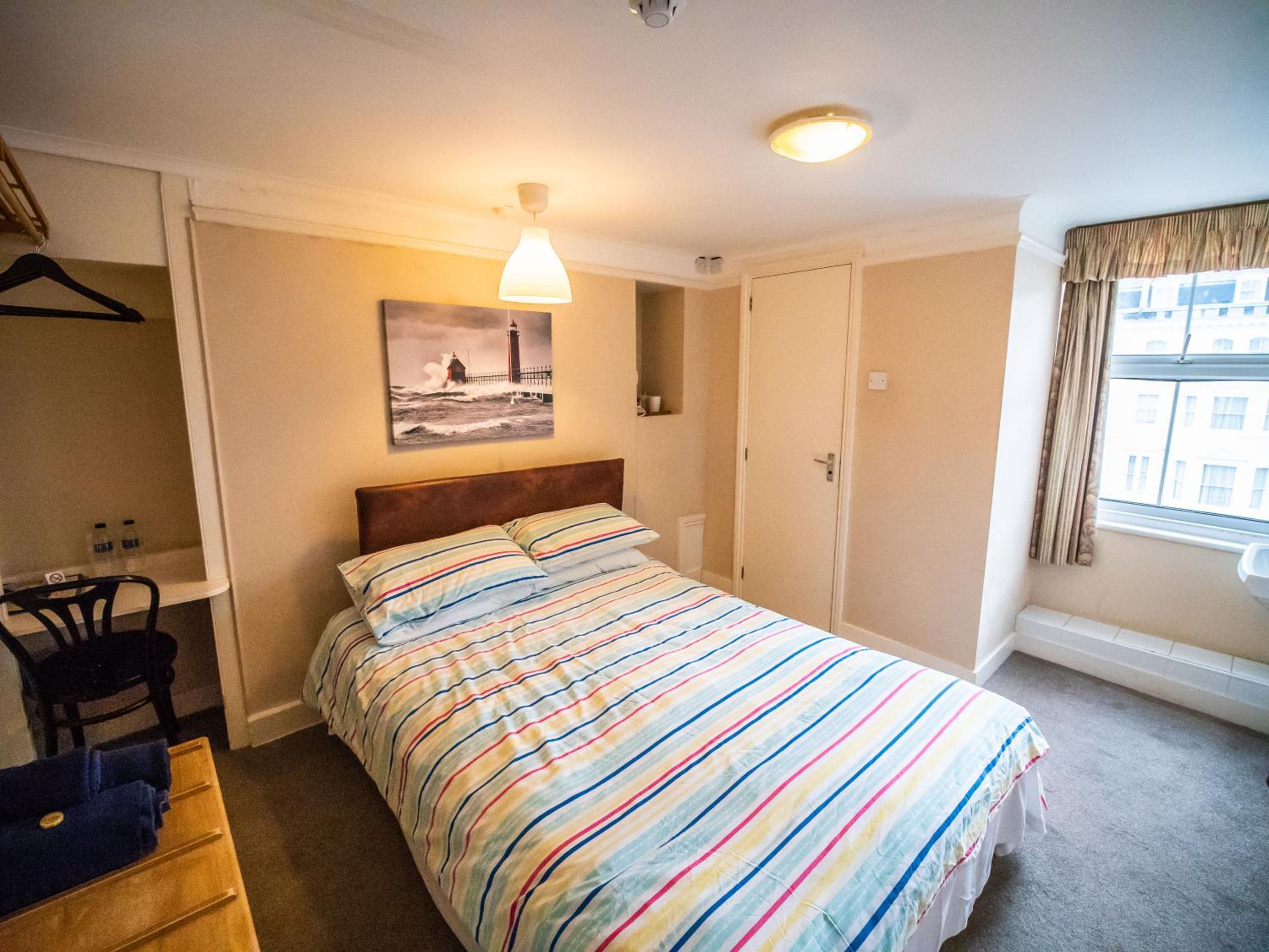 Budget Double Room - Photo 24