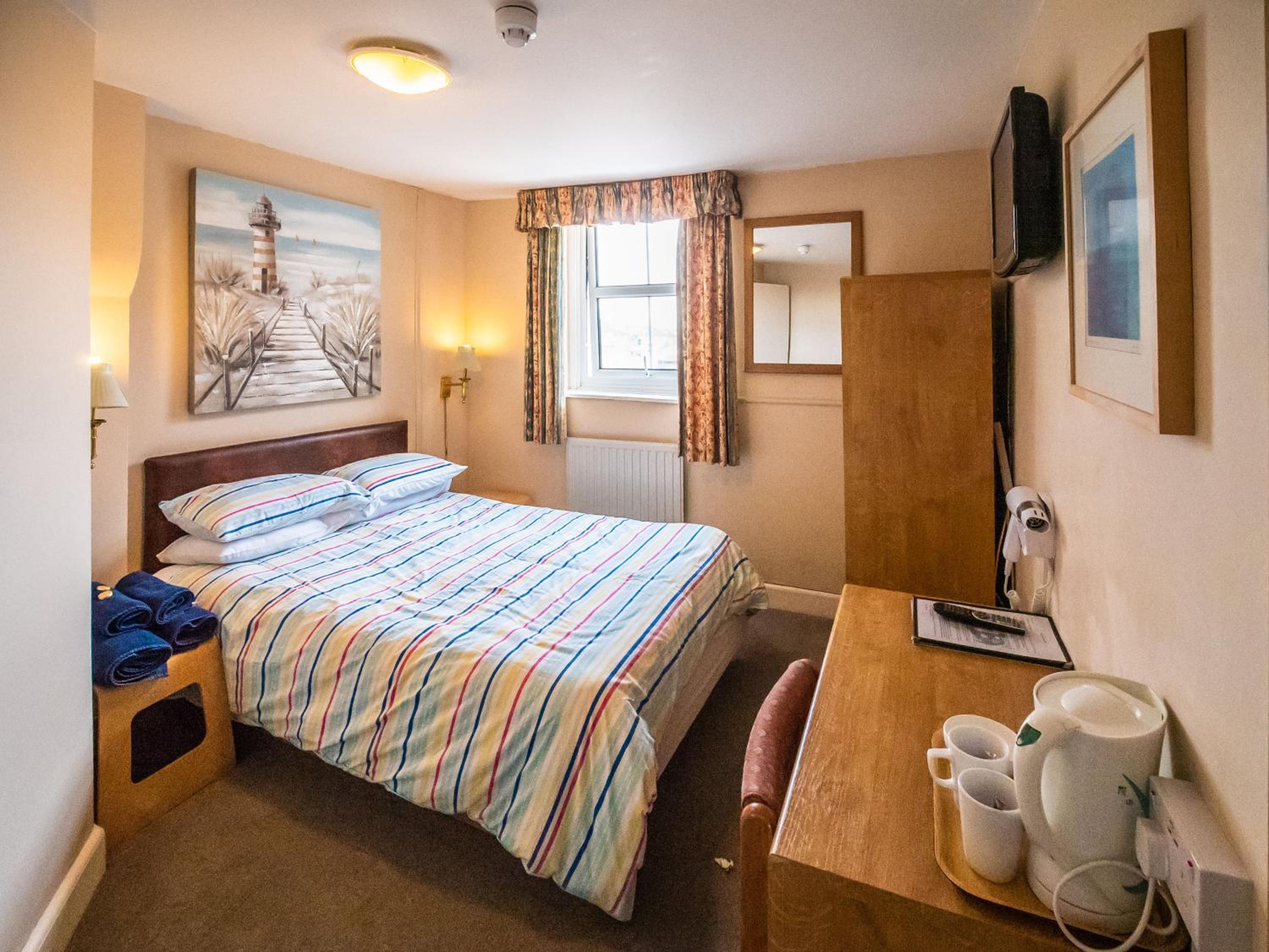 Budget Double Room - Photo 22