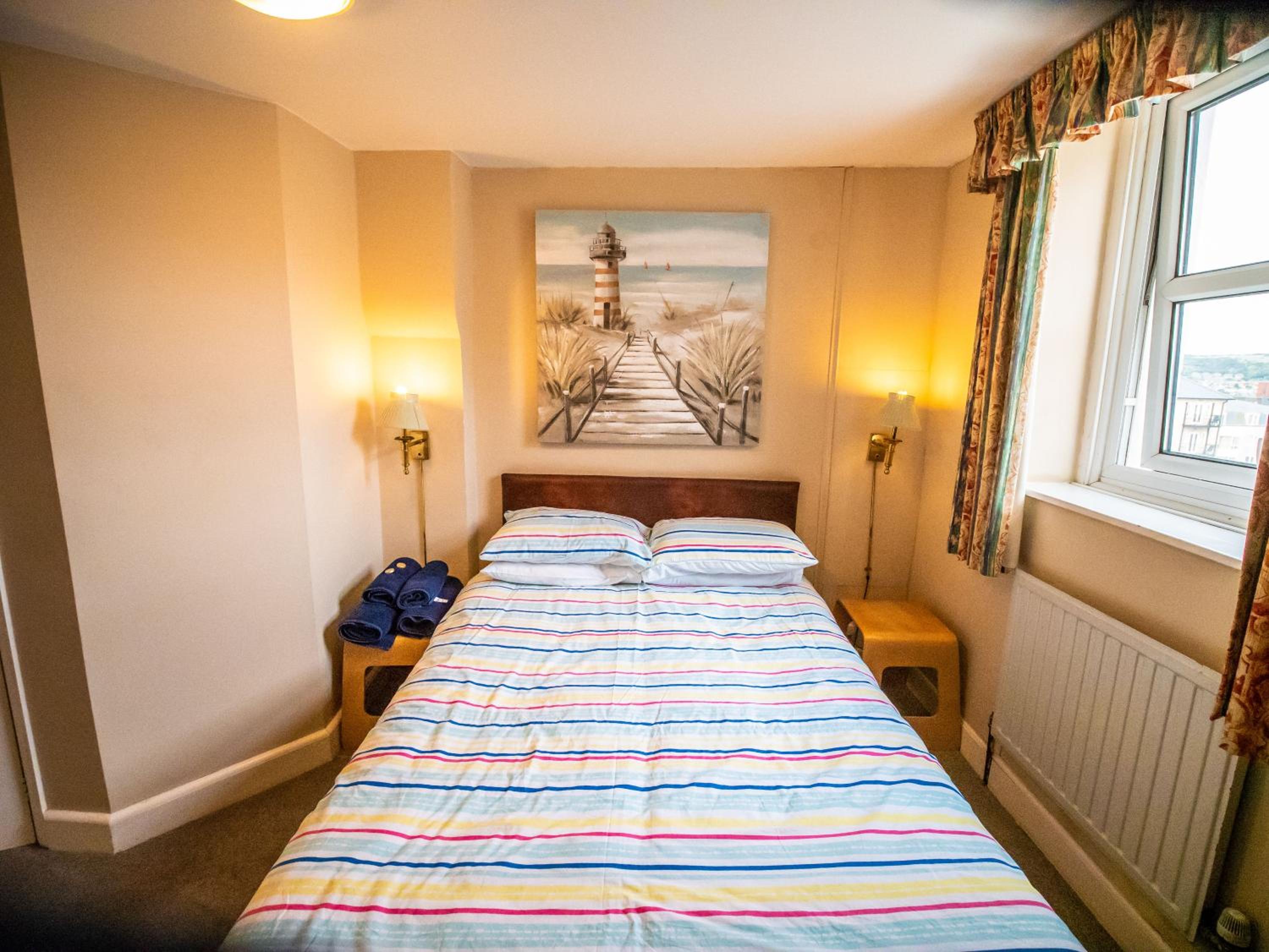 Budget Double Room - Photo 21