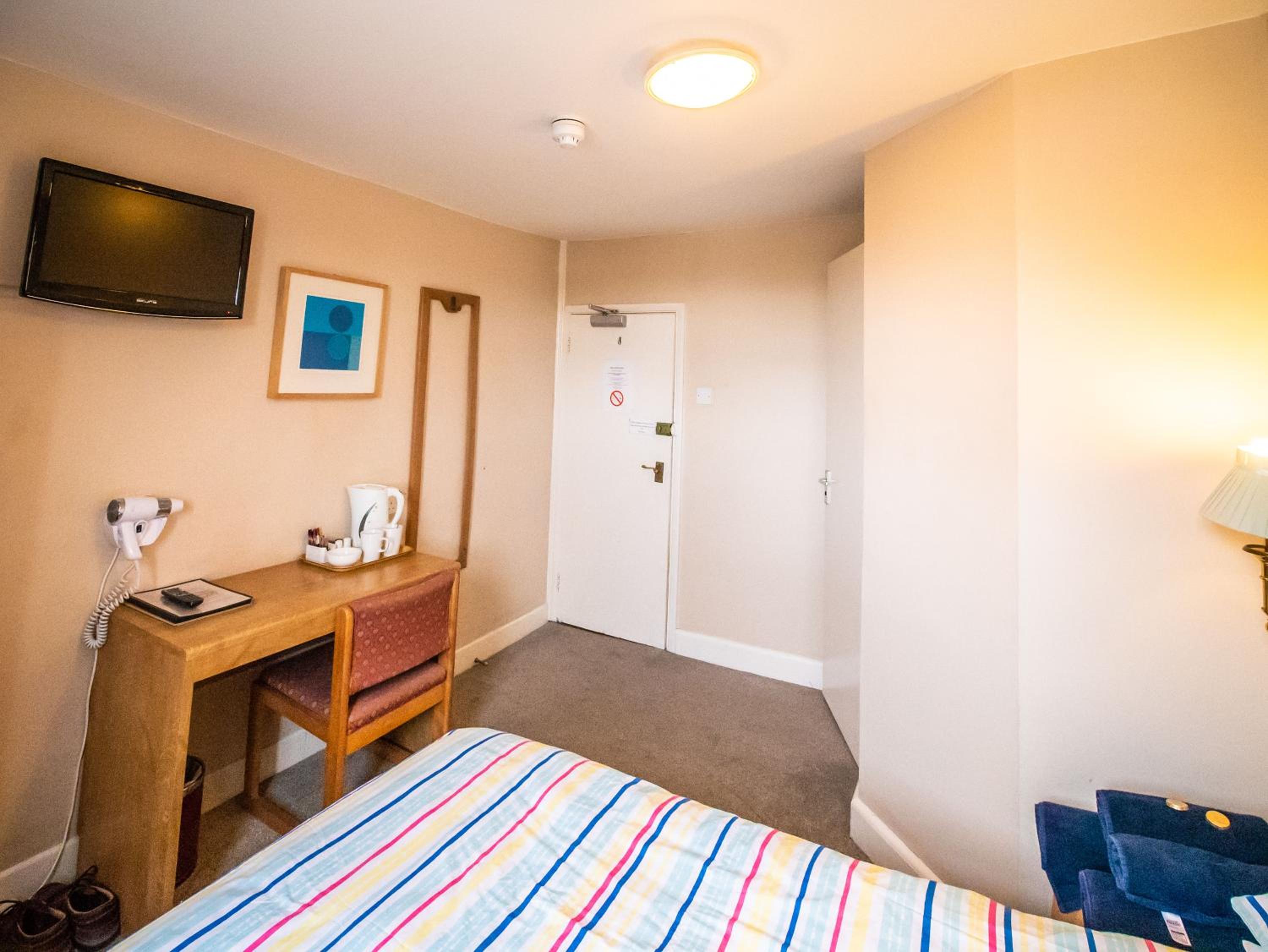 Budget Double Room - Photo 20