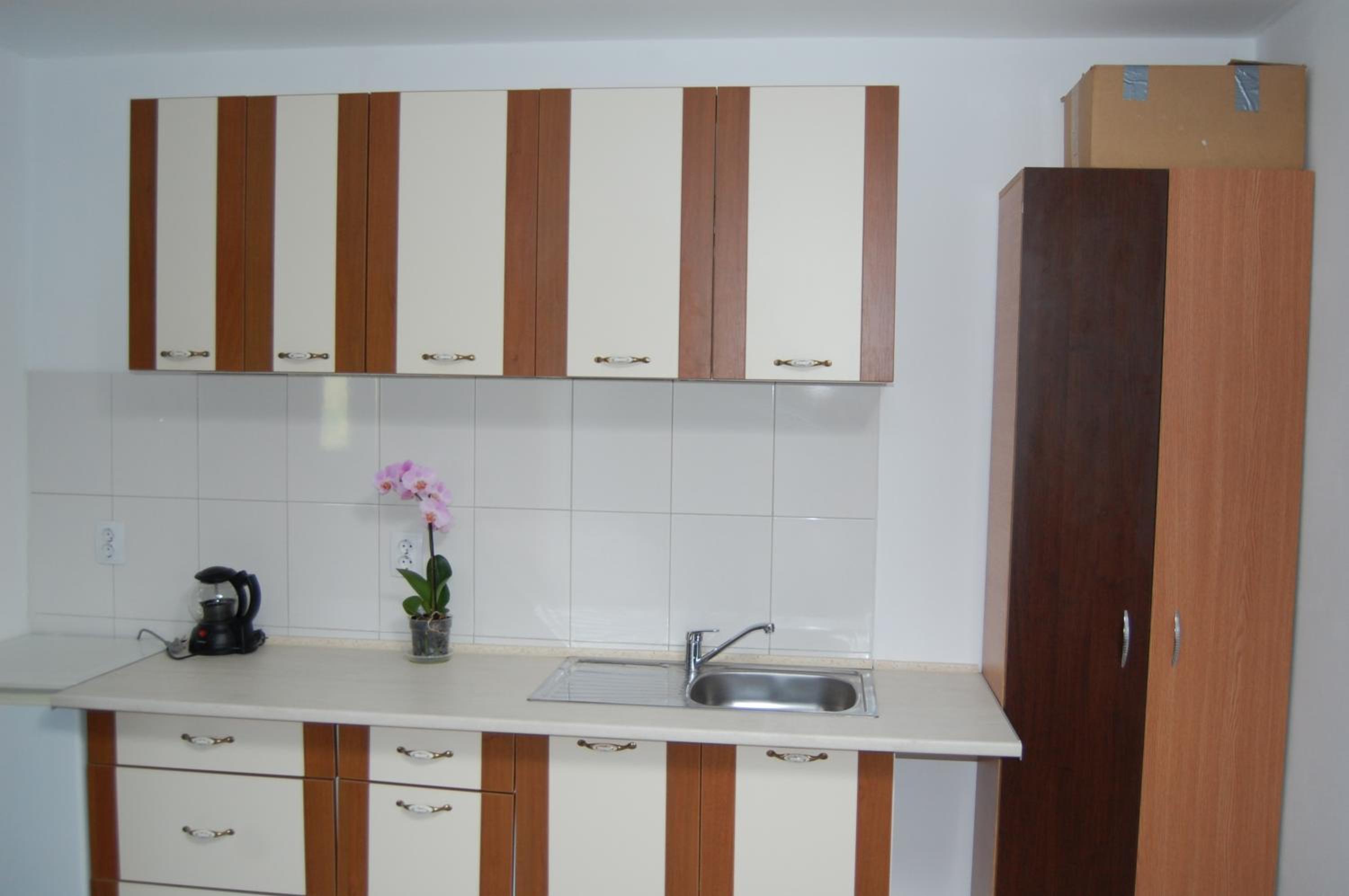 One-Bedroom Apartment - Photo 2