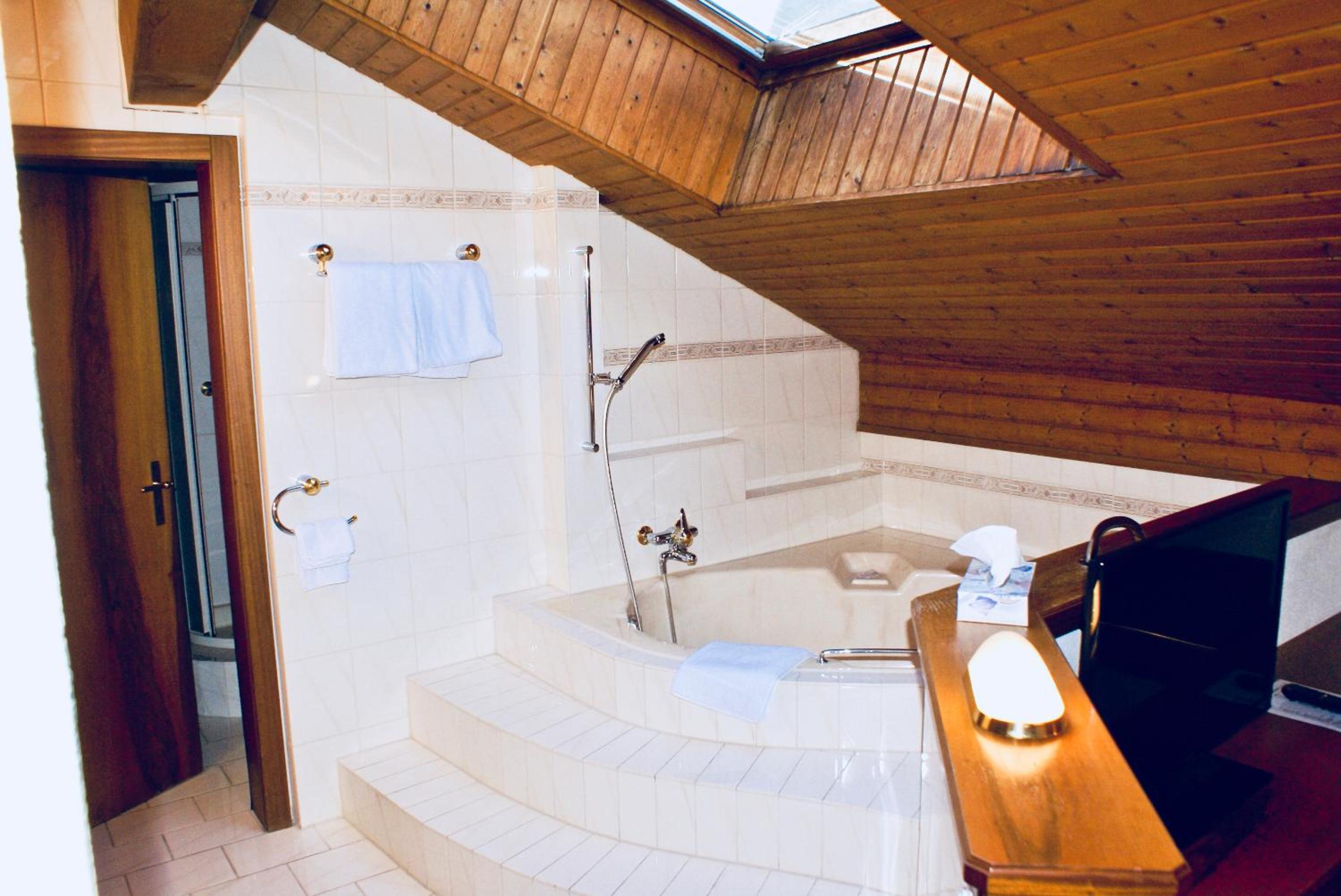 Junior Suite with Hot Tub photo 3