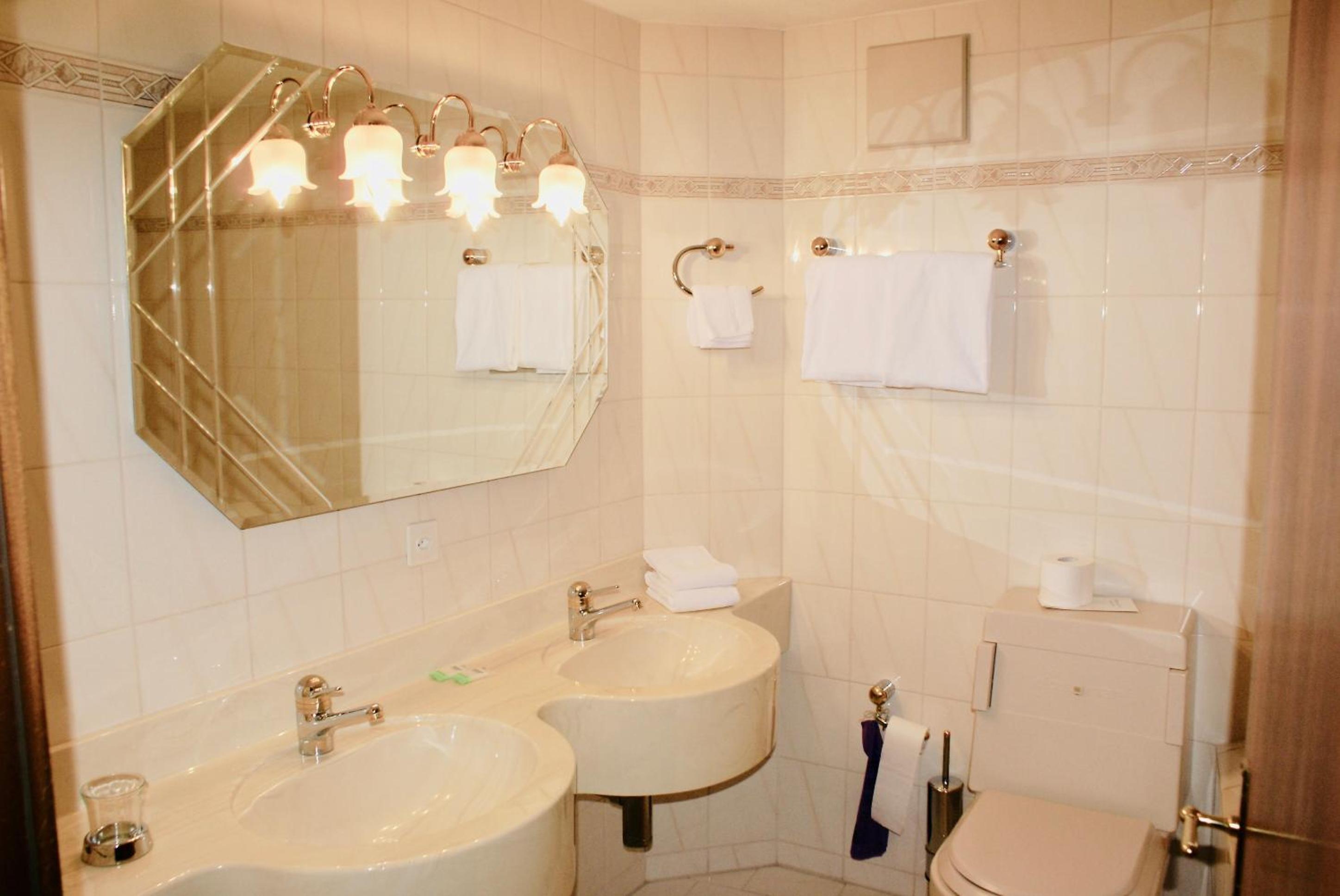 Double Room - Photo 7