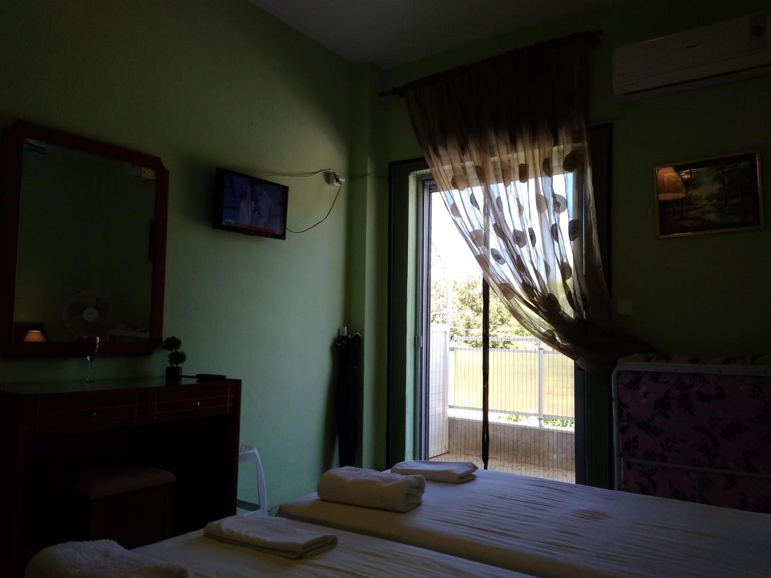 Apartment with Balcony - Photo 3