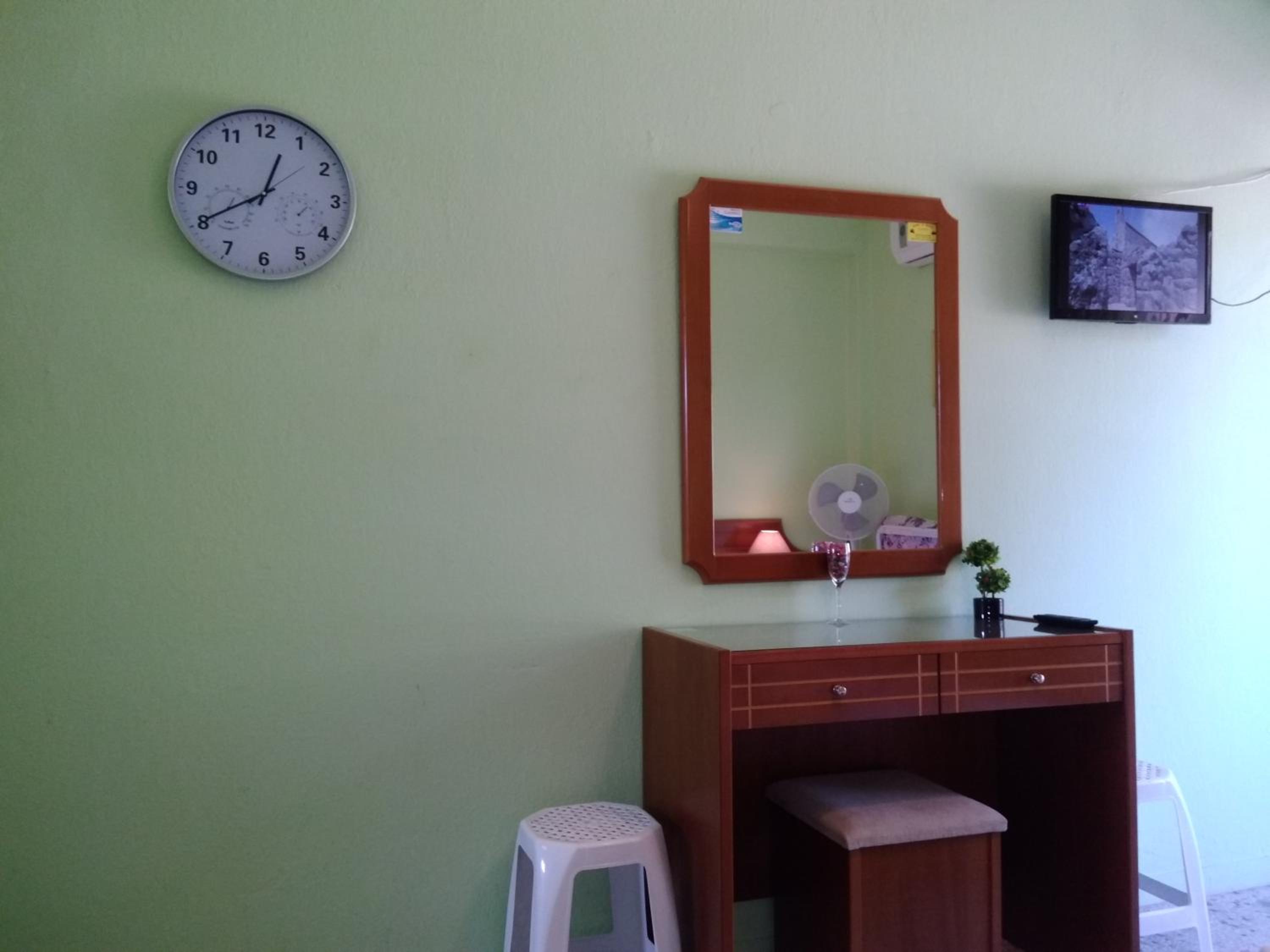 Apartment with Balcony - Photo 25