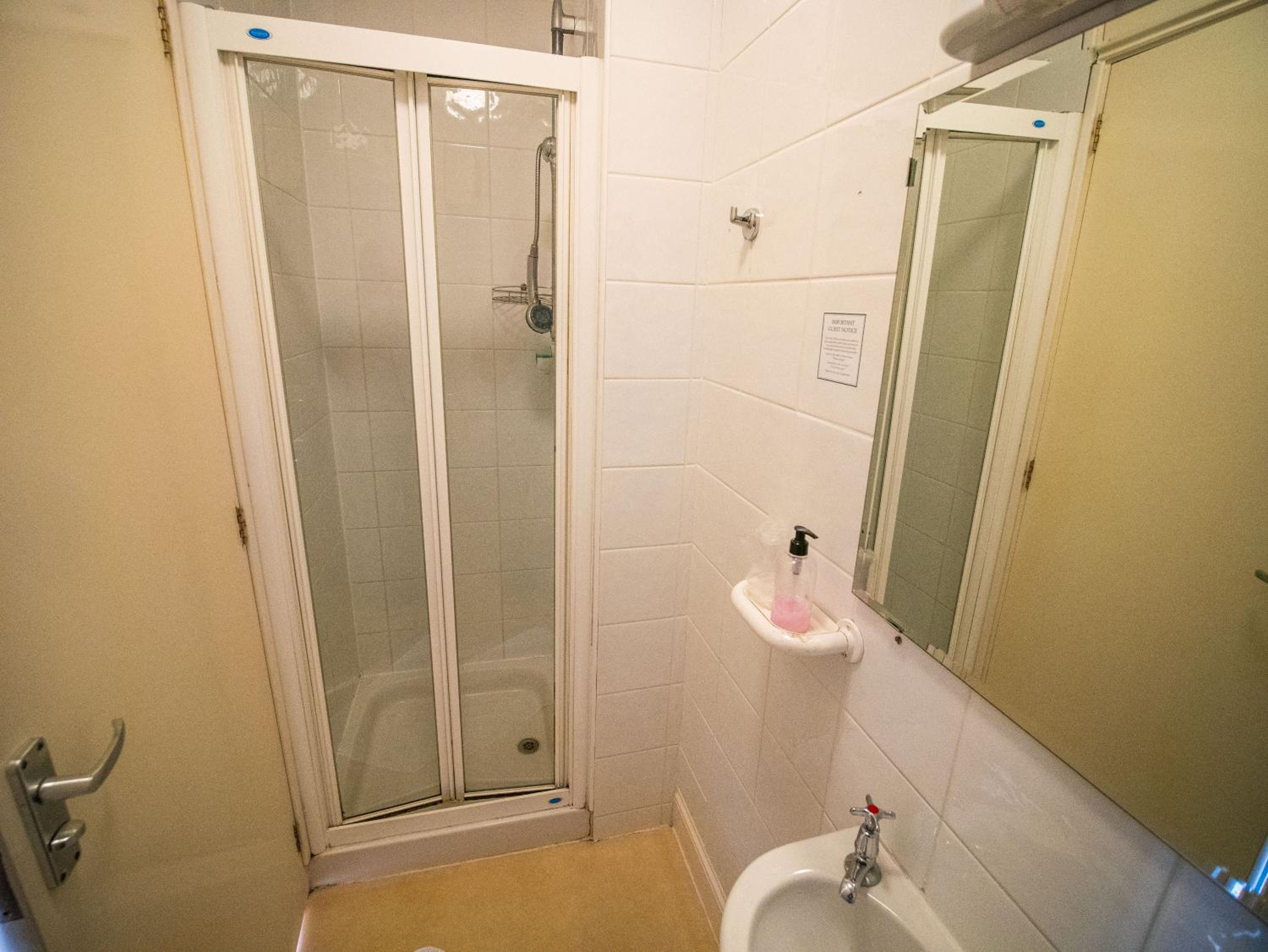 Standard Double Room - Photo 3