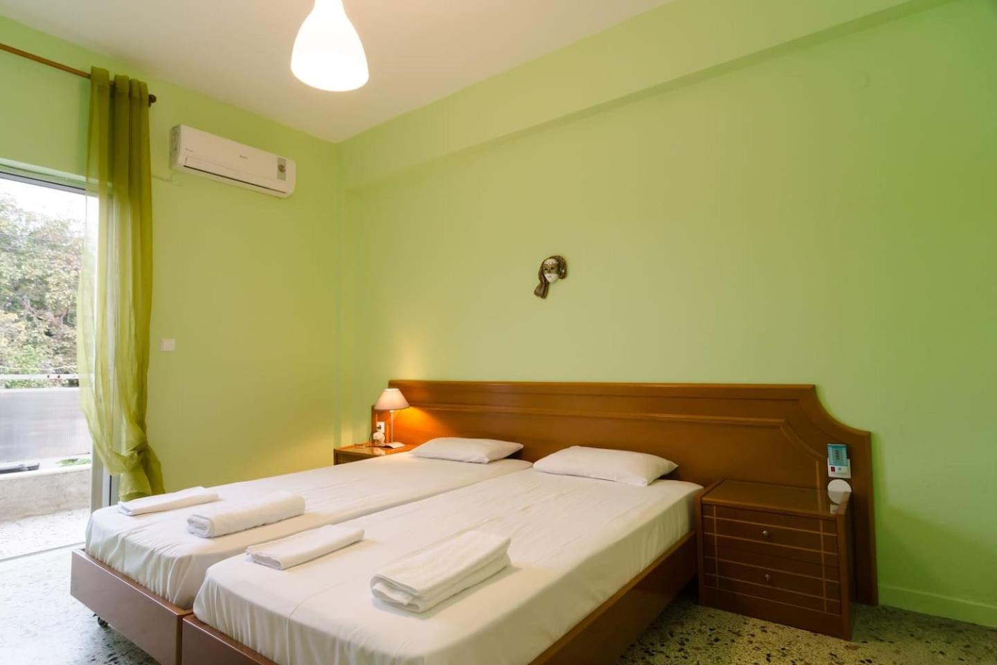 Apartment with Balcony - Photo 4