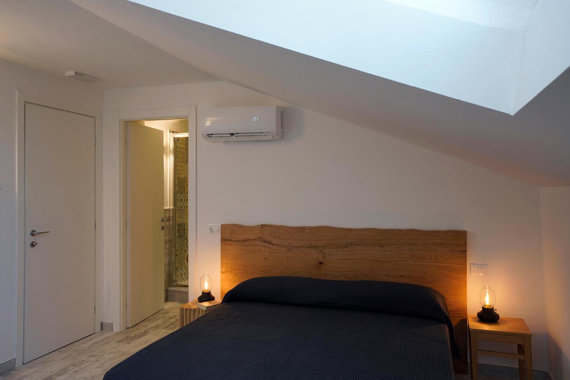 Double or Twin Room with Private Bathroom - Photo 4