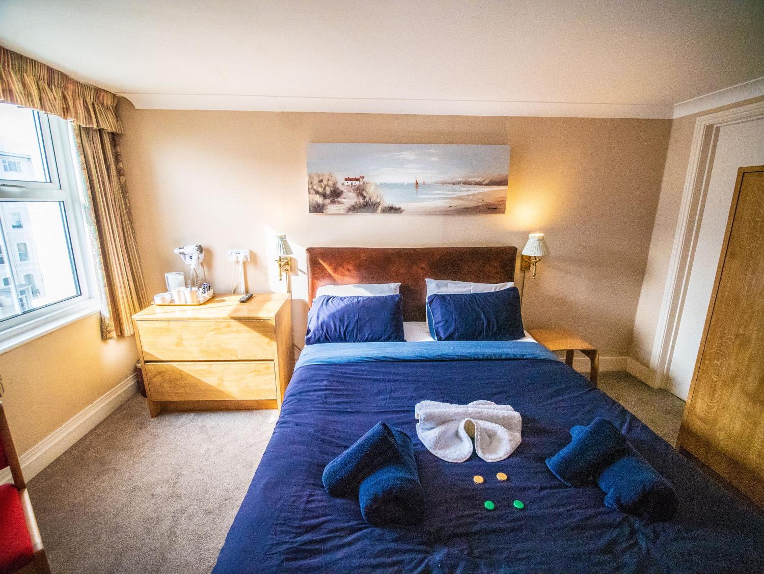 Budget Double Room - Photo 18