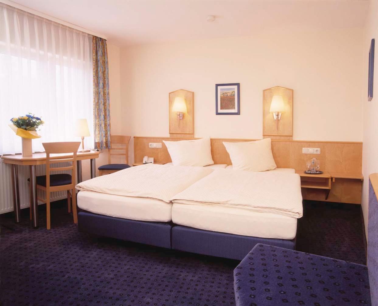 Standard Double Room - Photo 13