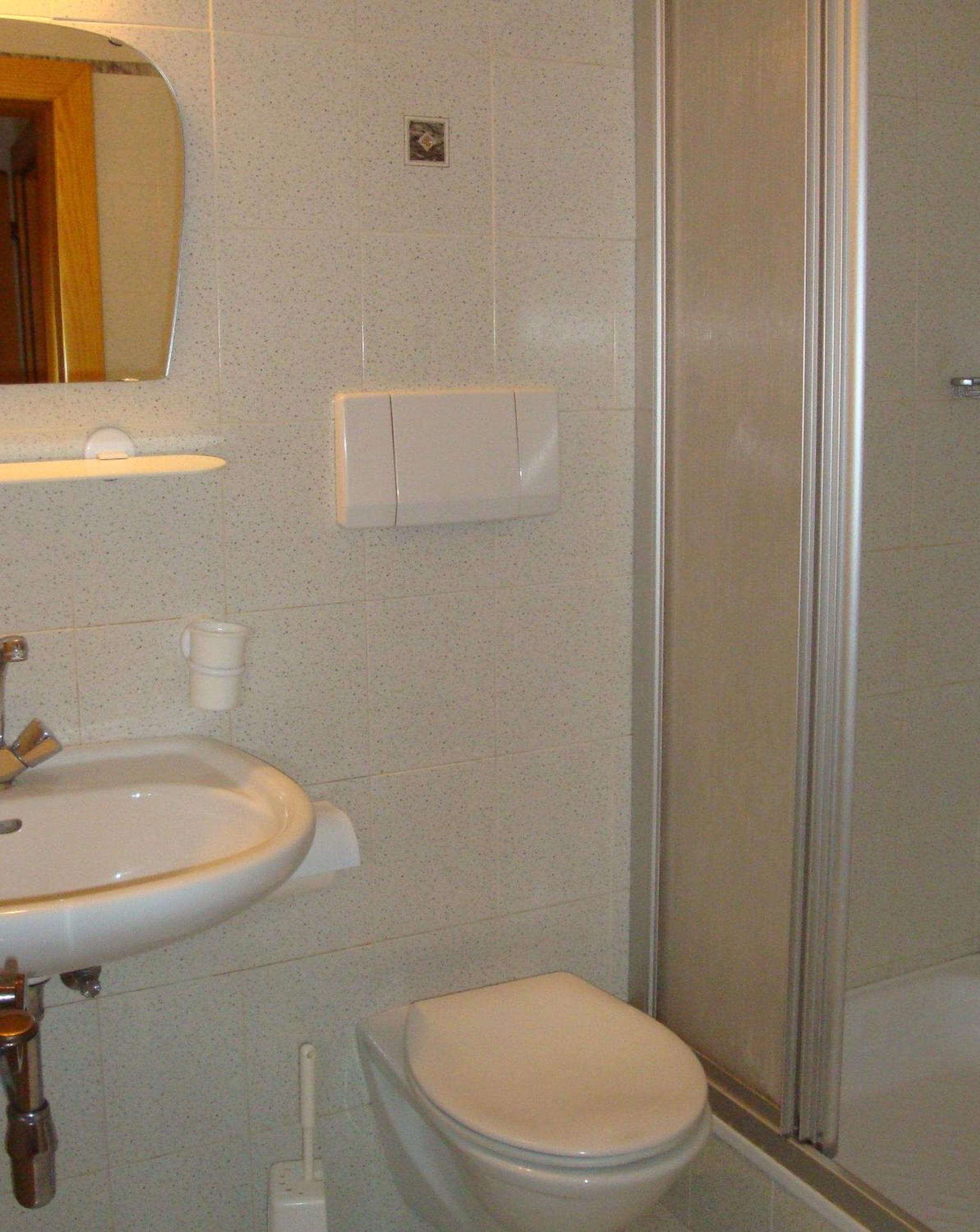 One-Bedroom Apartment (6 Adults) - Photo 3