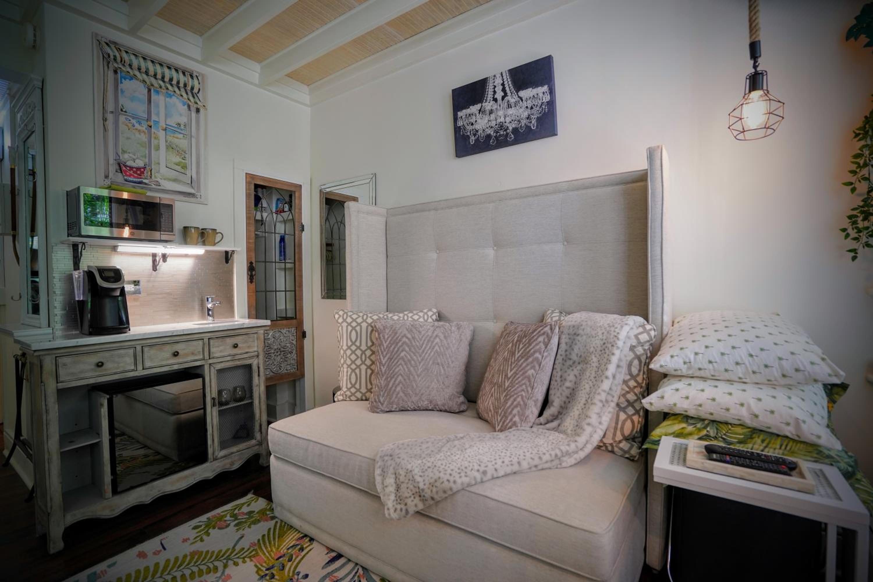 Deluxe Studio