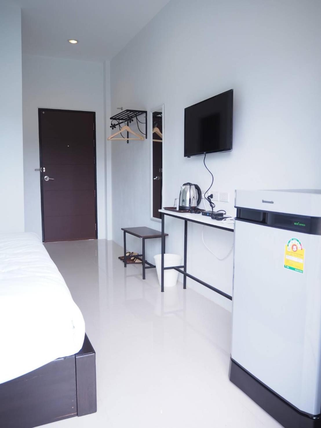Standard Twin Room - Photo 3