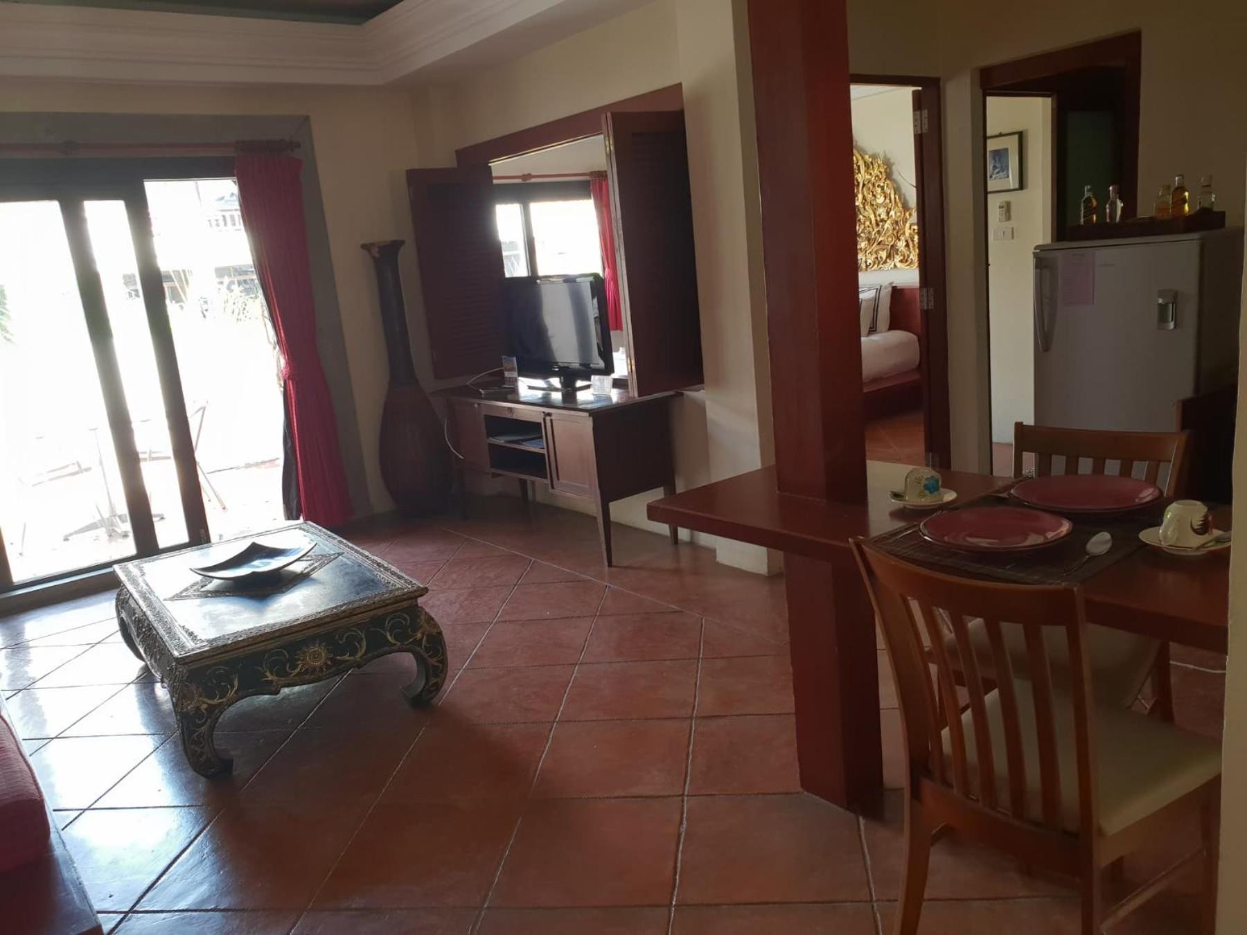 One-Bedroom Apartment - Photo 2