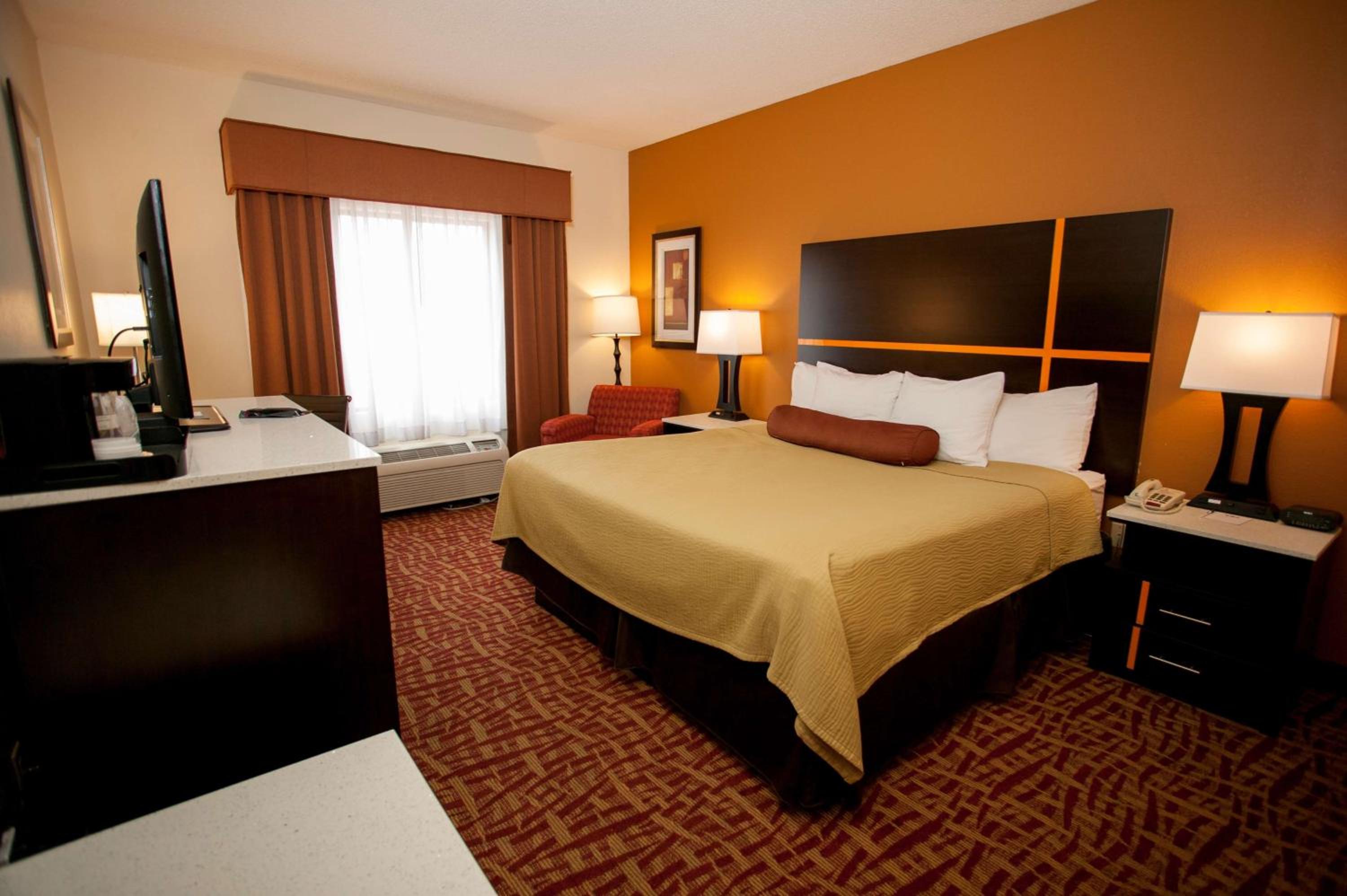 King Room - Non-Smoking - Photo 3