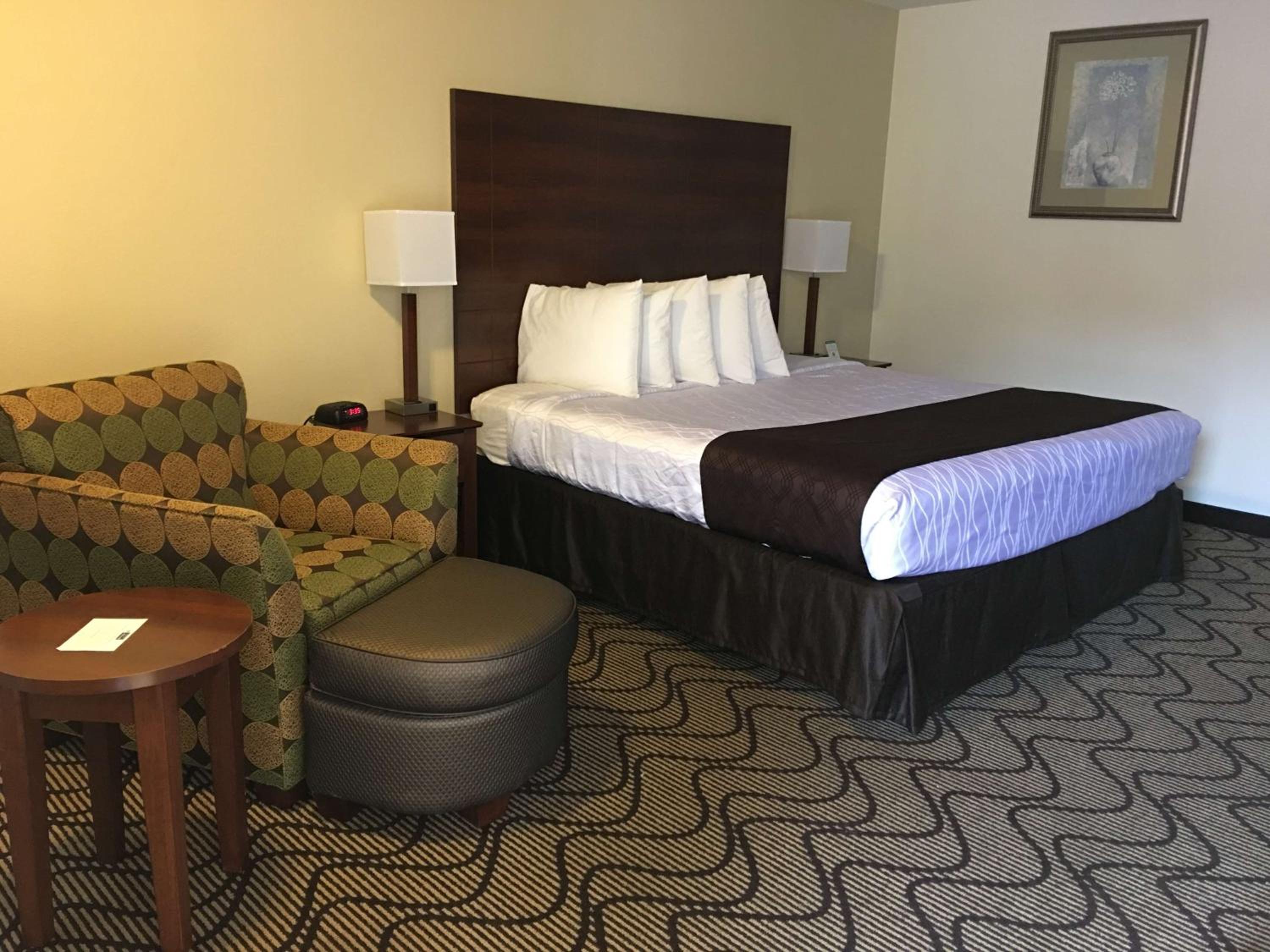 King Room - Non-Smoking - Photo 1