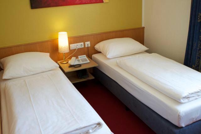 Twin Room - Photo 5