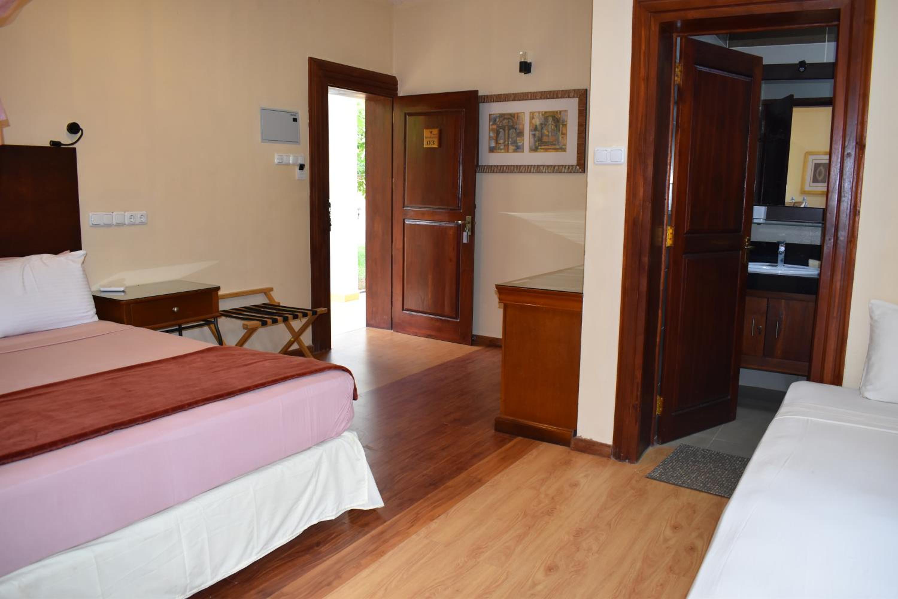 Triple Room with Pool View photo 2