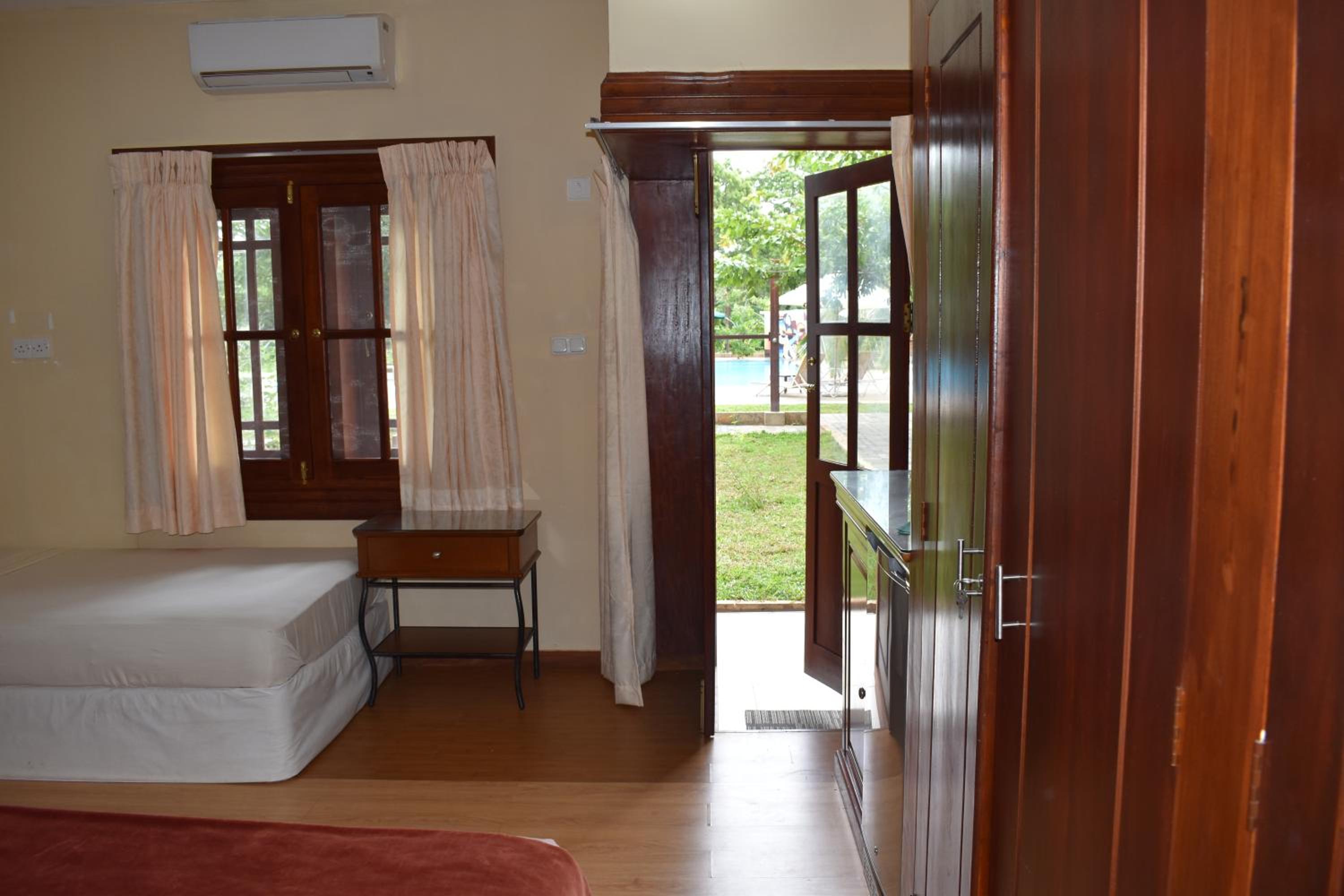 Triple Room with Pool View photo 3