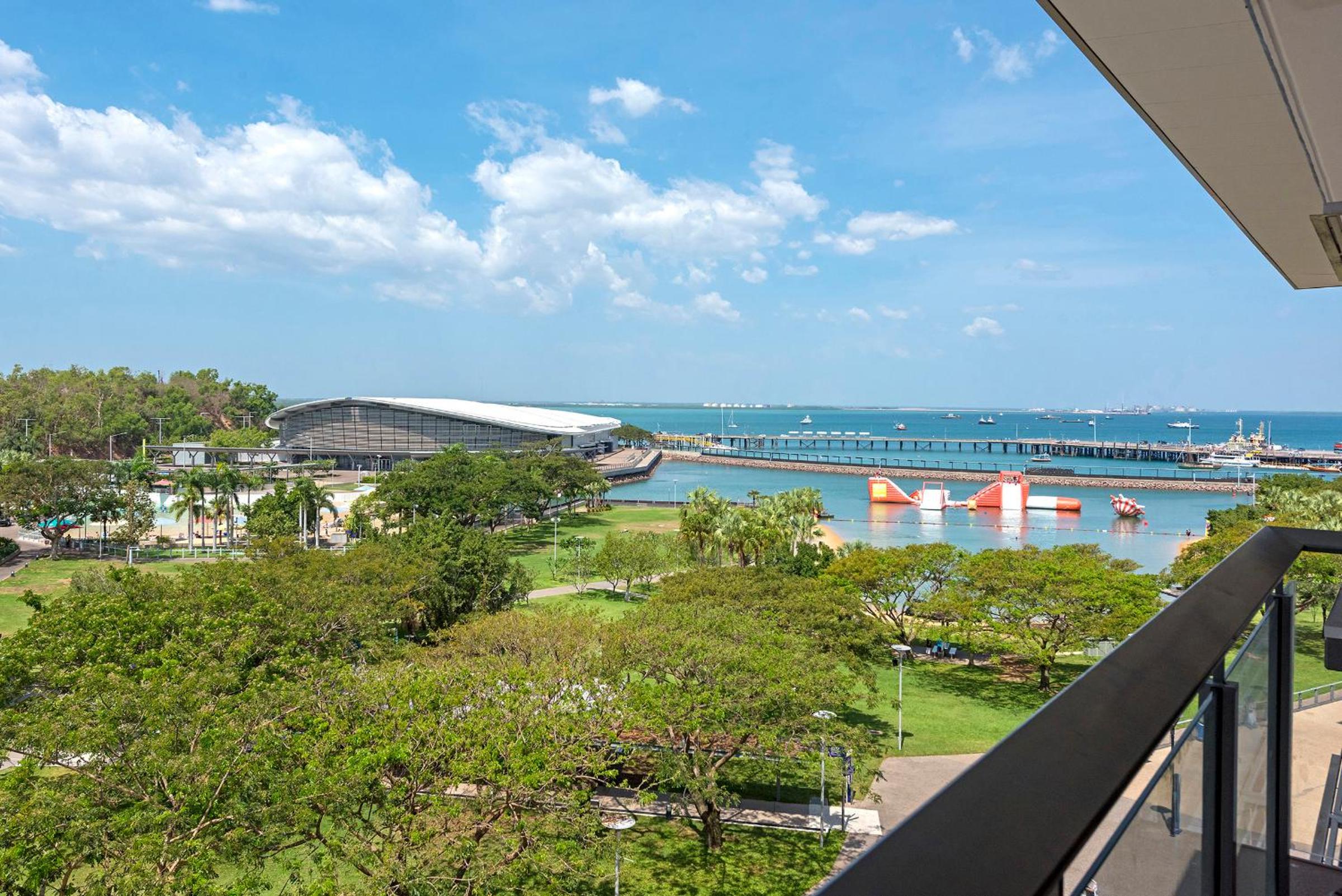 Three Bedroom Apartment with Beach View photo 3