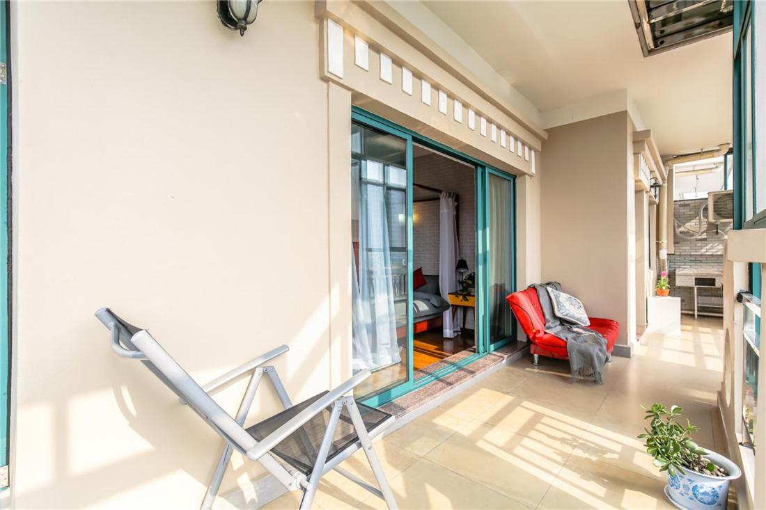 Apartment with Balcony photo 1
