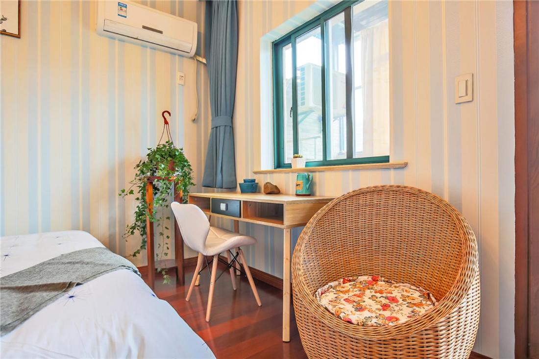 Apartment with Balcony photo 3