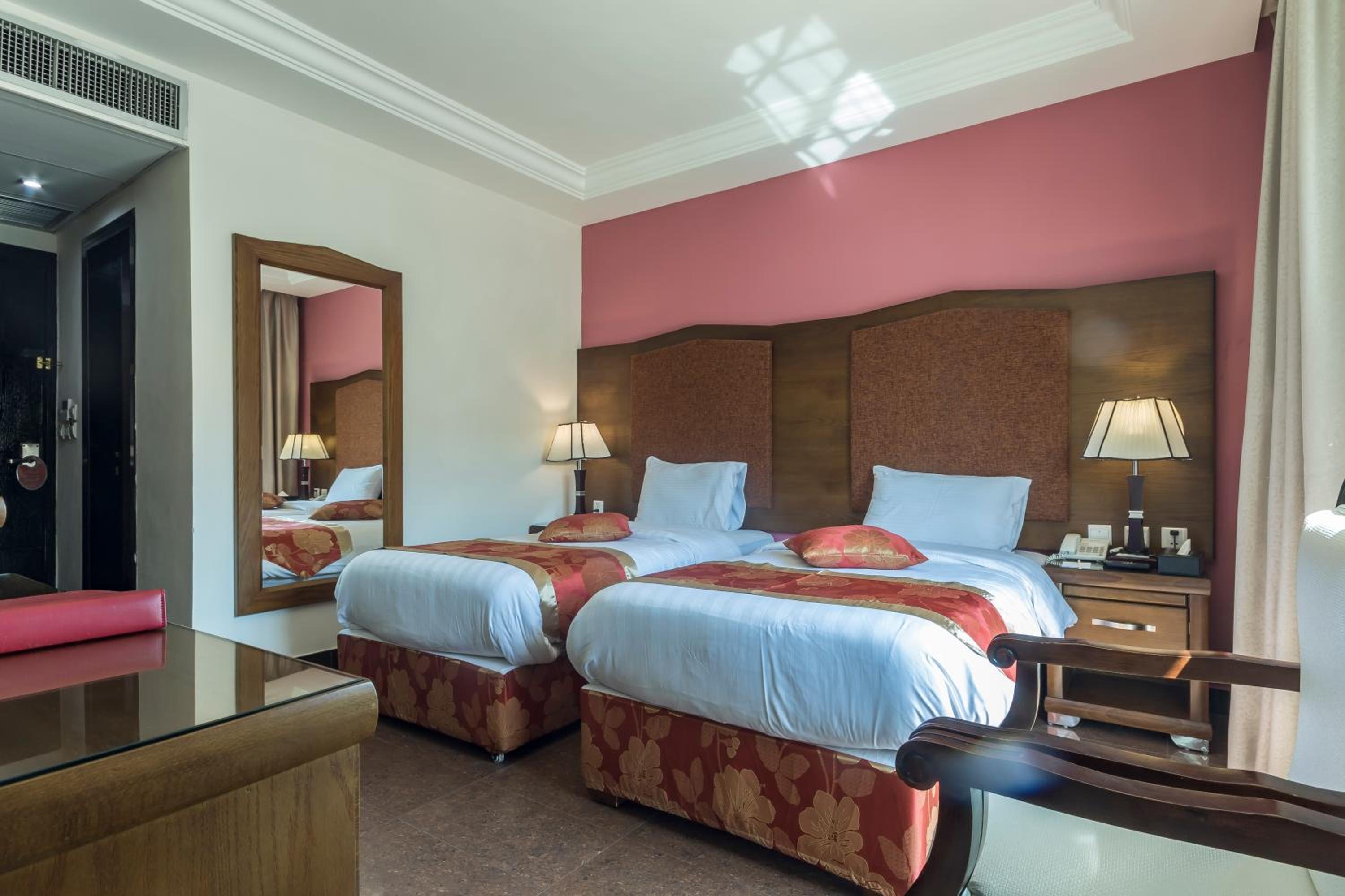 Twin Room - Photo 6