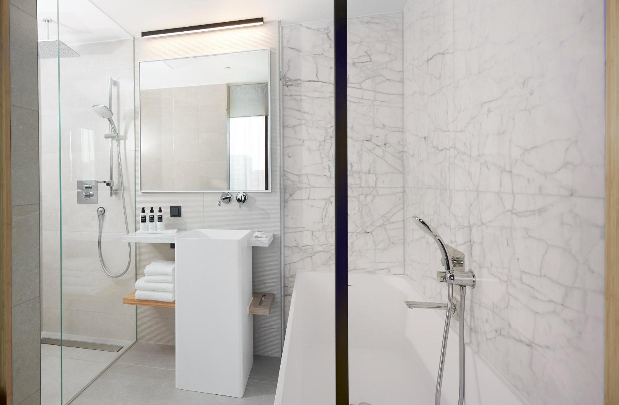 Junior Suite with Bath & Shower - Photo 2