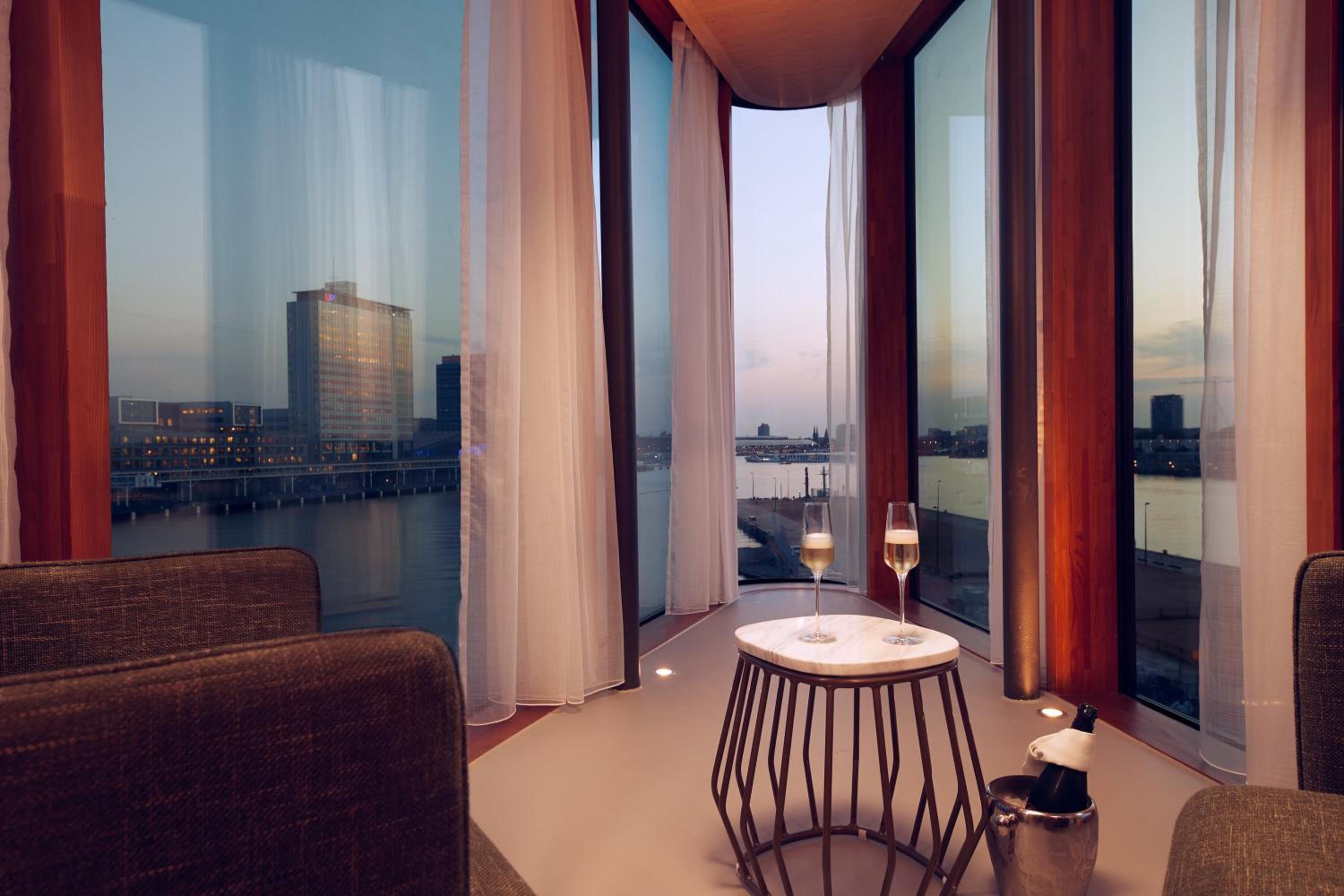 Suite - Photo 3