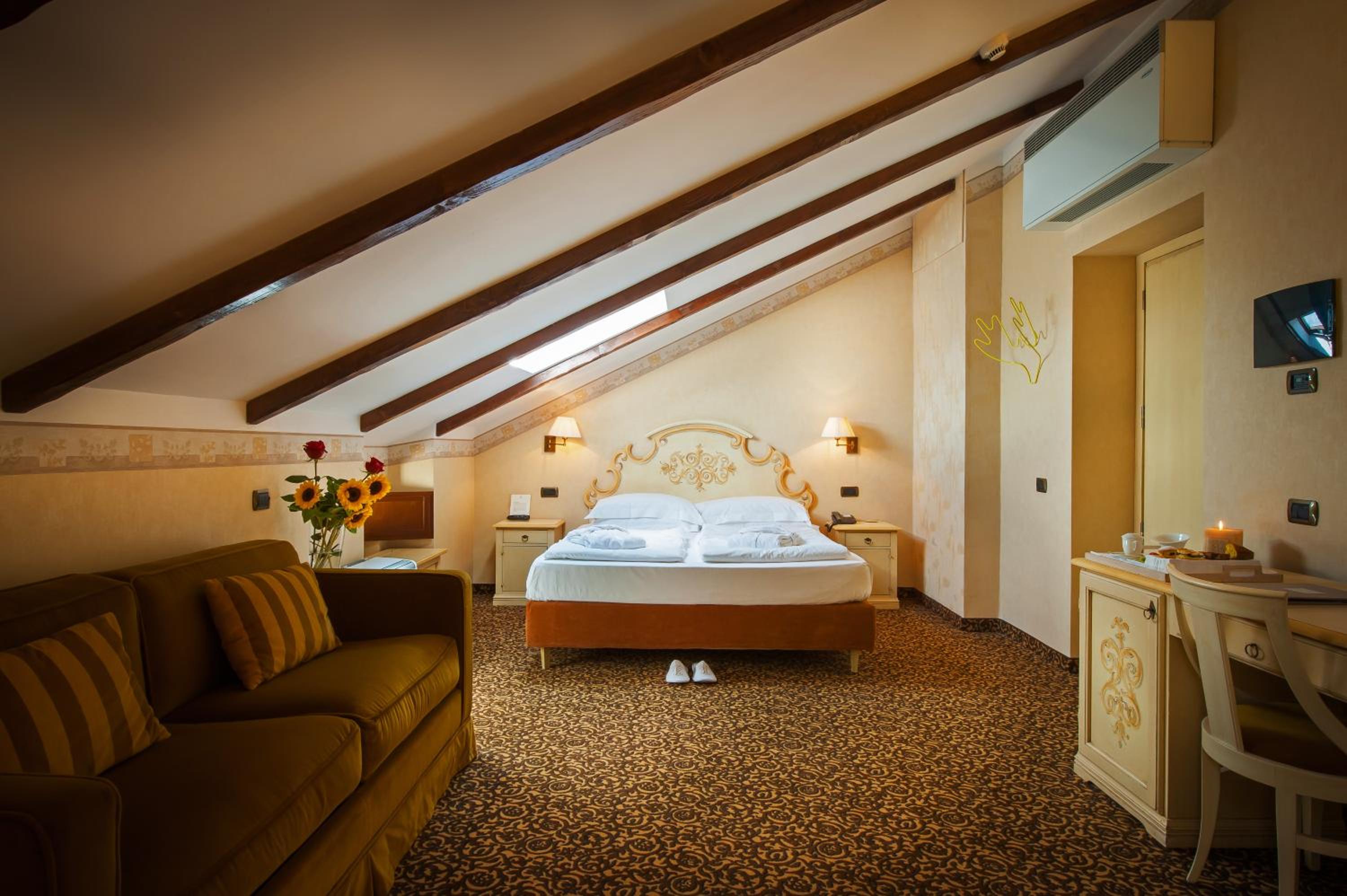 Deluxe Triple Room photo 1