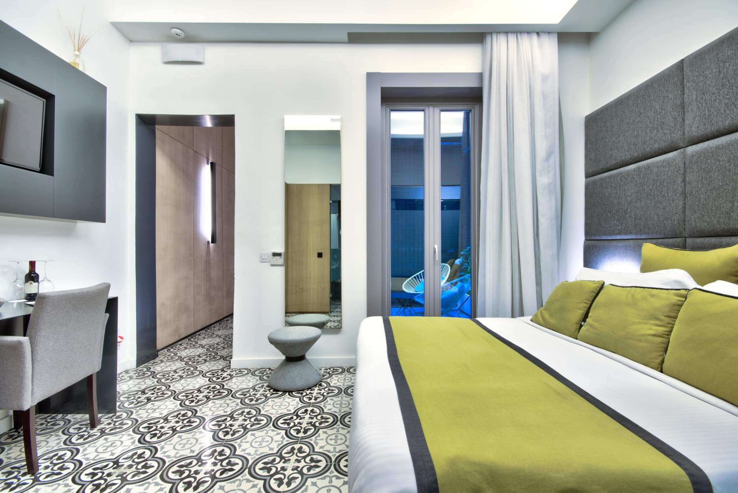Double Room with Patio photo 3