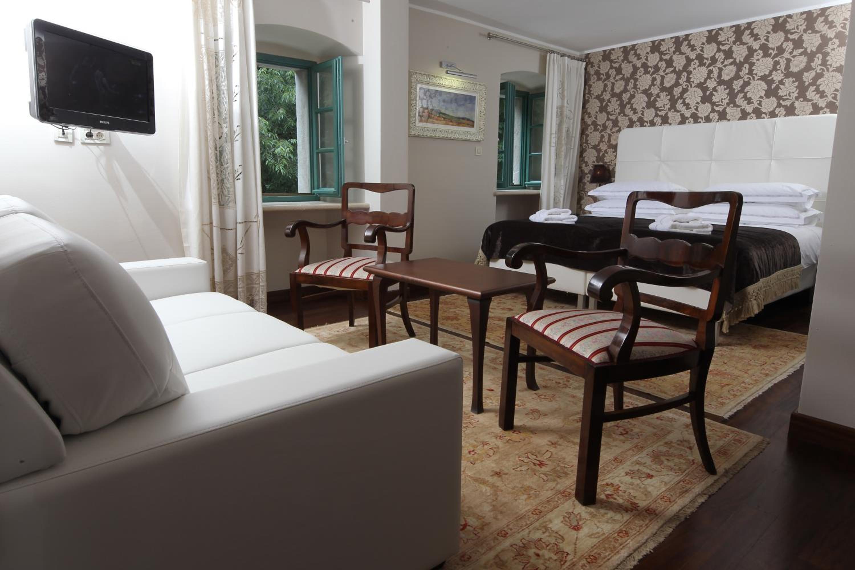 Junior Suite with Garden View - Photo 1