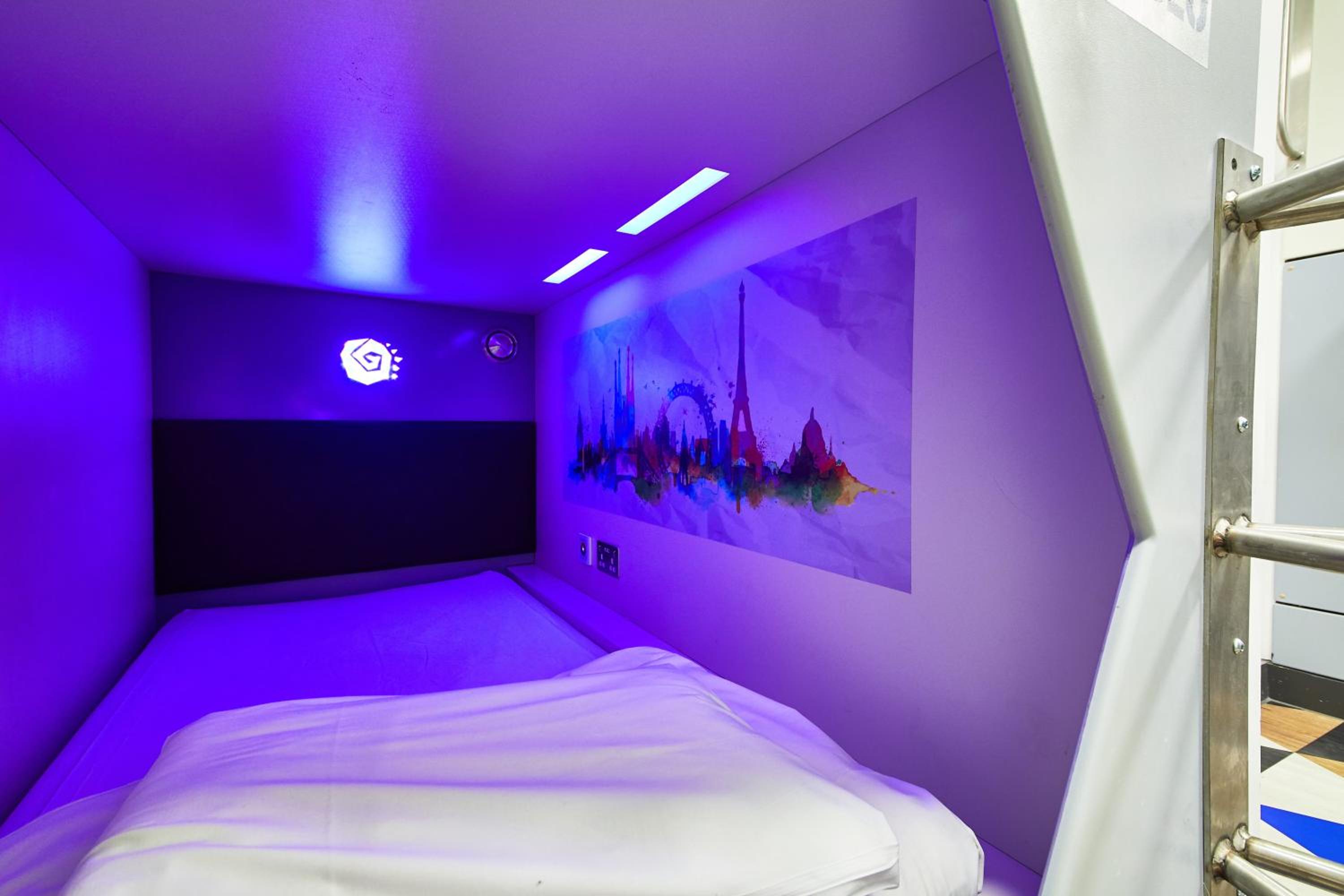 Capsule in Private 26 Capsule Room with Shared Bathroom   photo 2