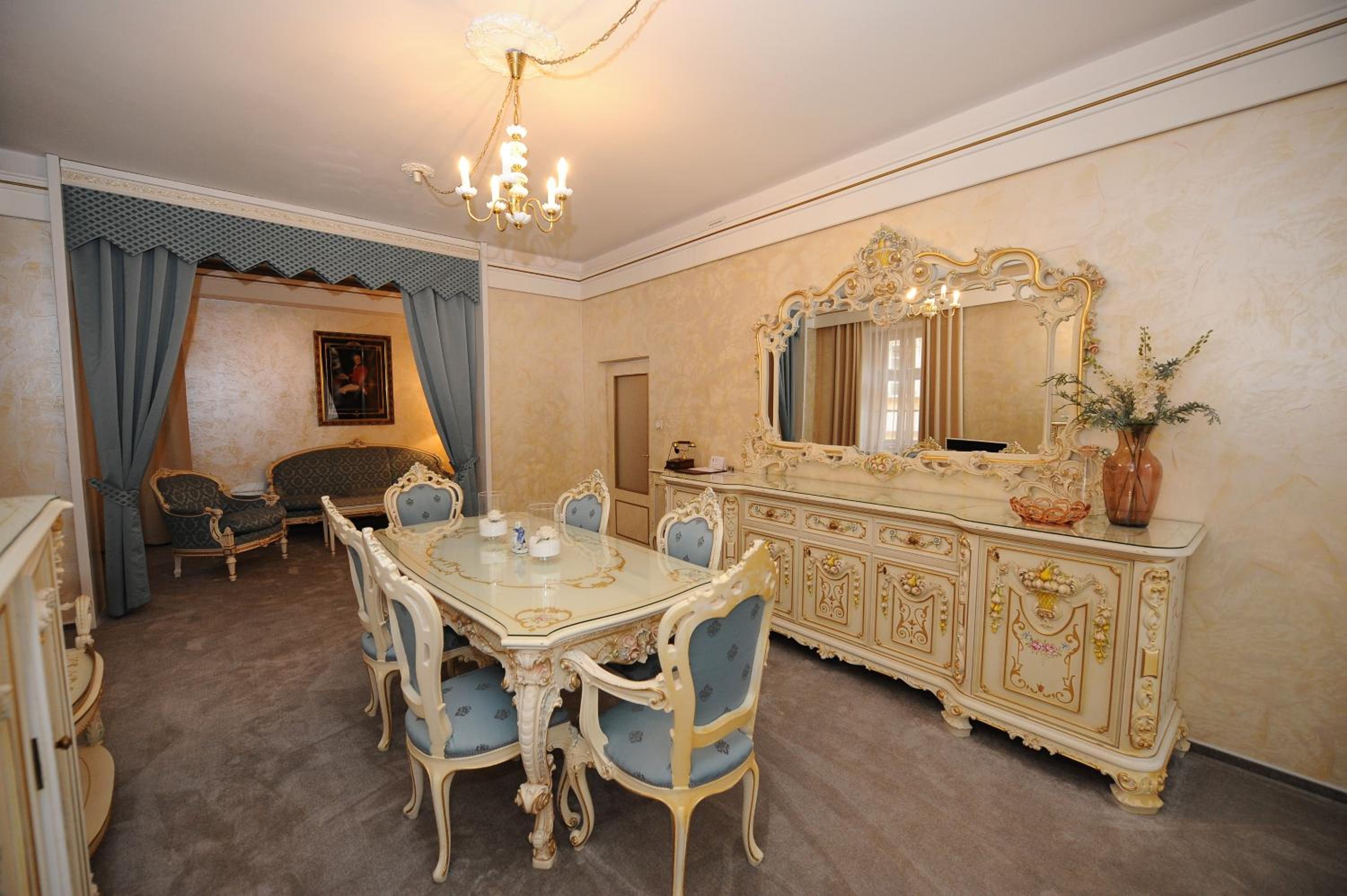 Suite - Photo 7