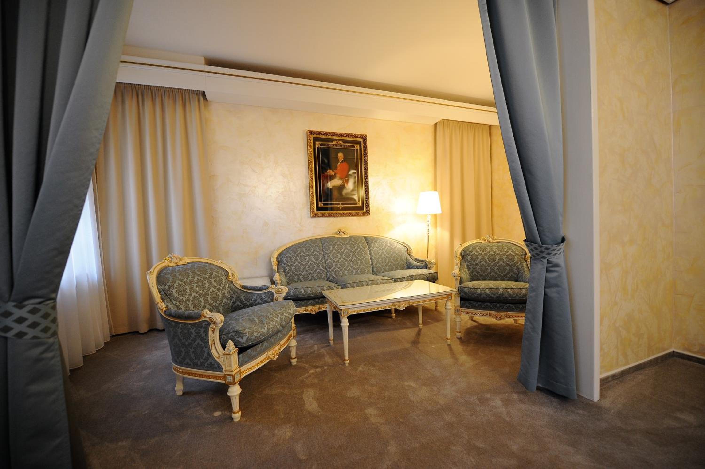 Suite - Photo 9