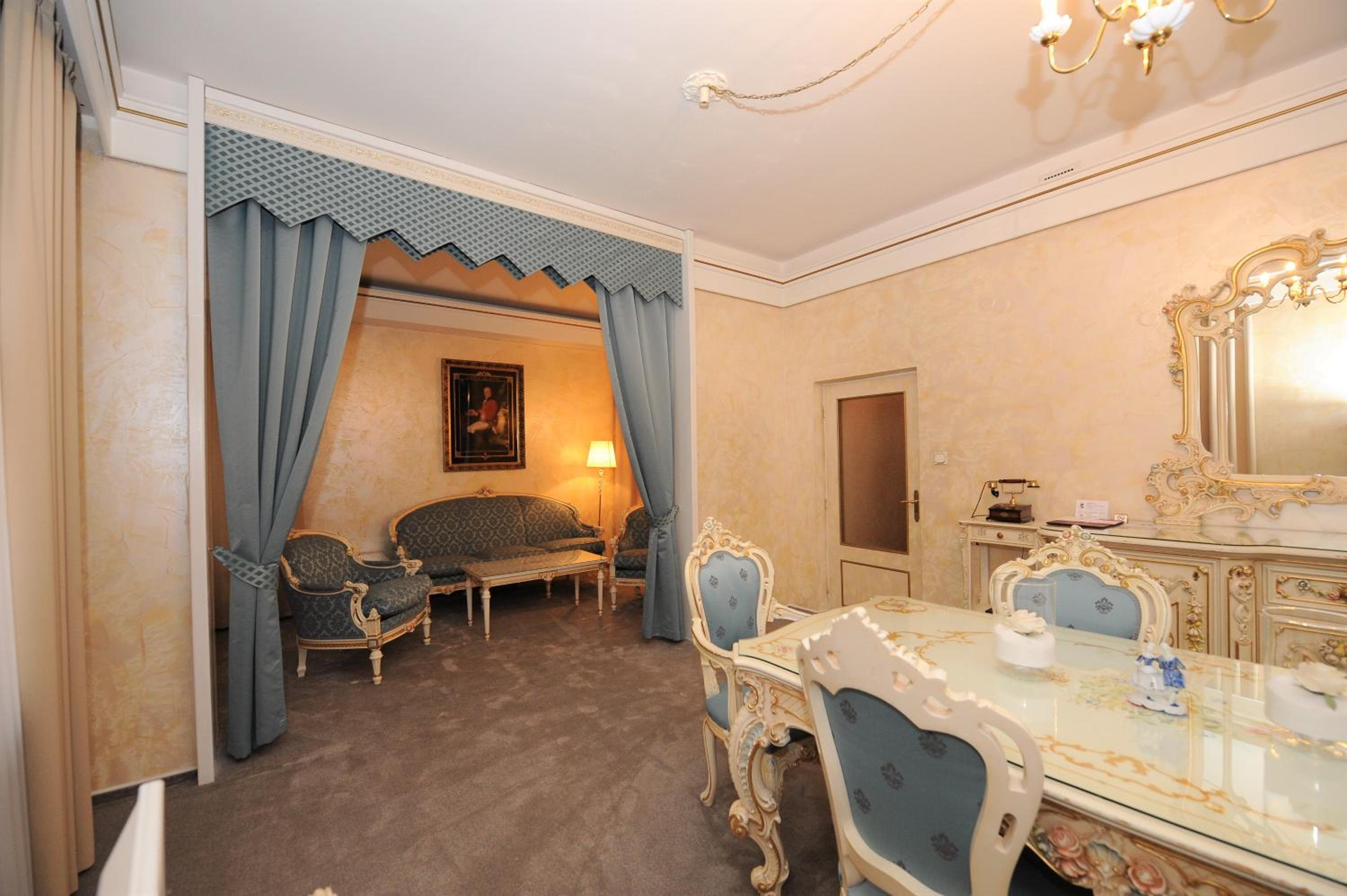 Suite - Photo 8