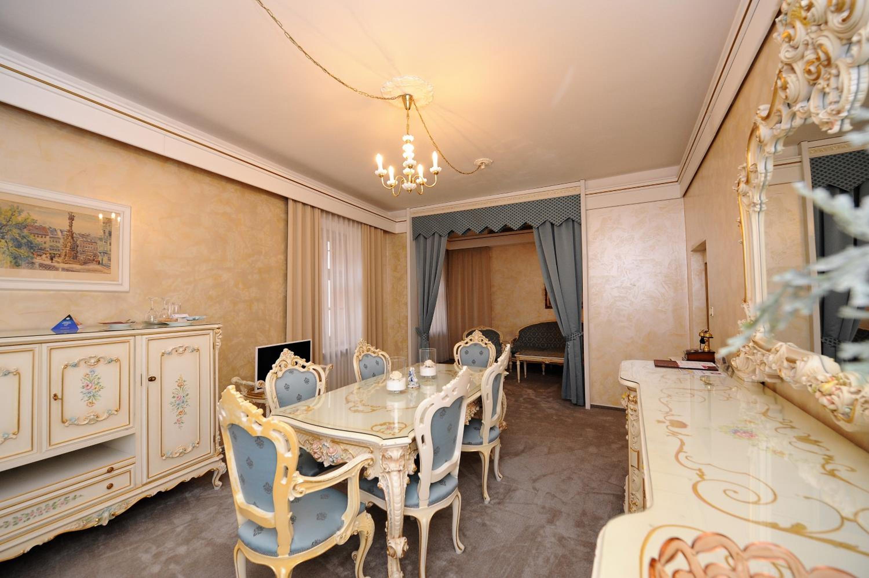 Suite - Photo 10
