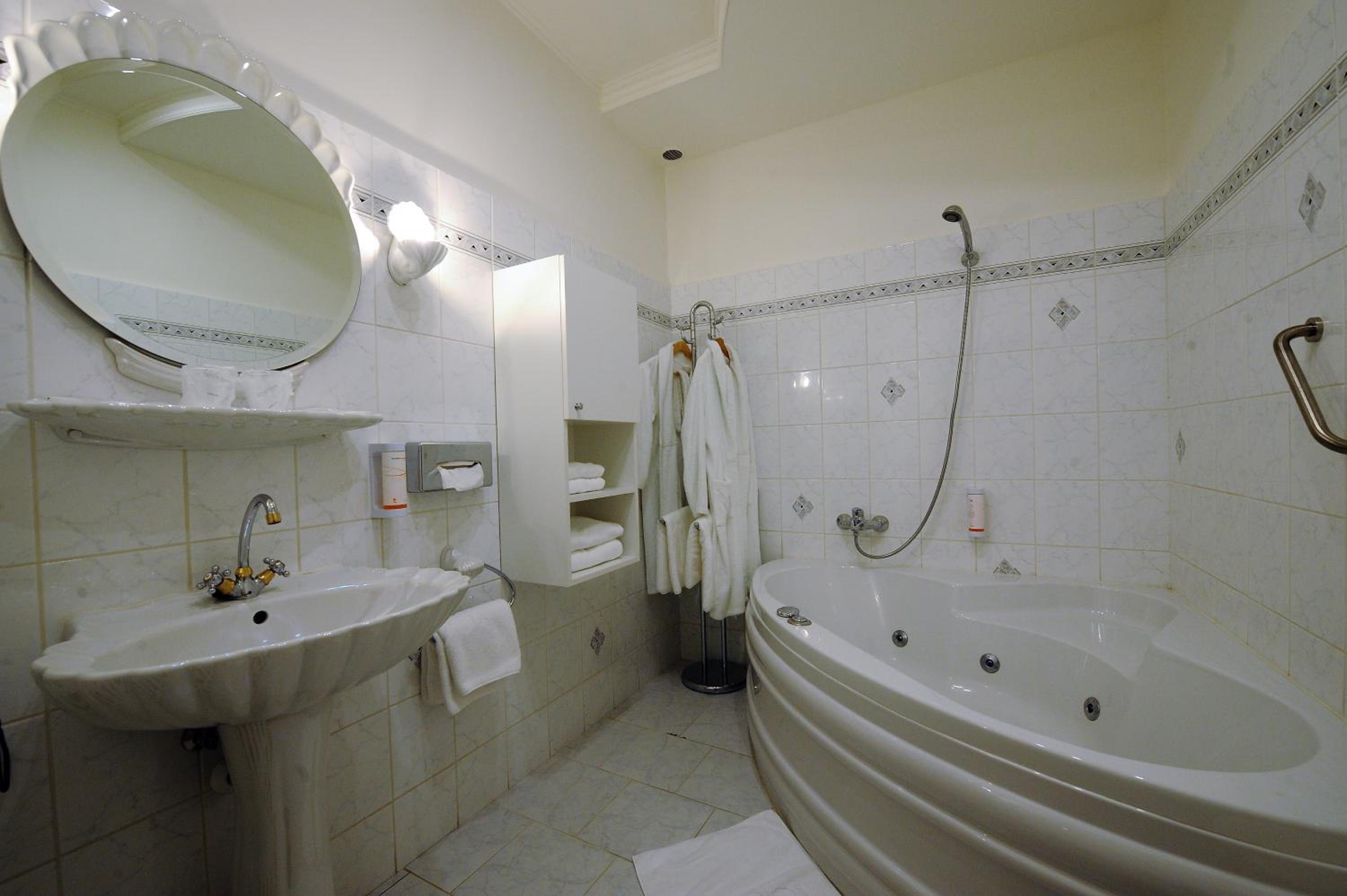Suite - Photo 12