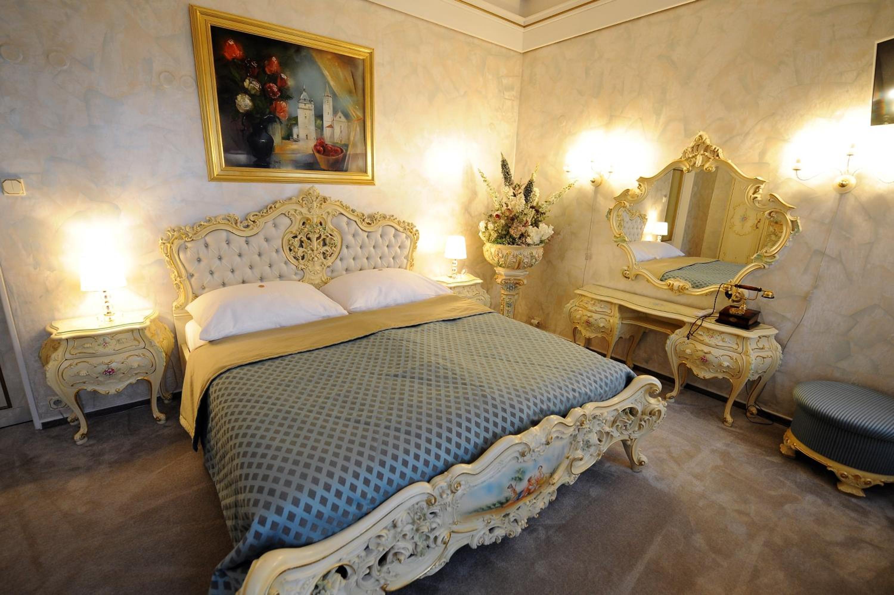 Suite - Photo 13